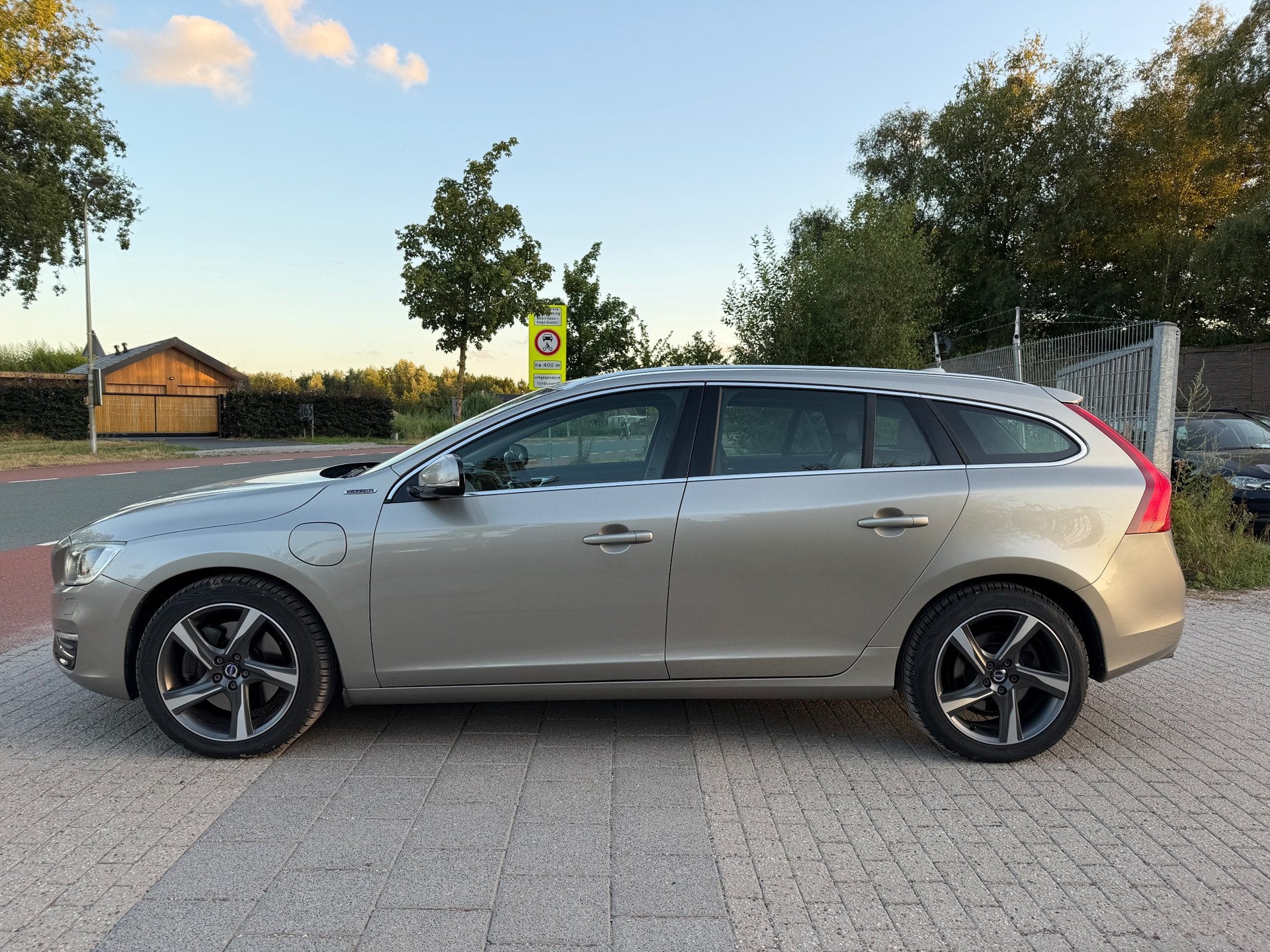 Volvo V60 2.4 D6 AWD Plug-In Hybrid Summum Aut Airco Cruise, Automaat, Vierwielaandrijving, 11 kWh, Automatische klimaatregeling