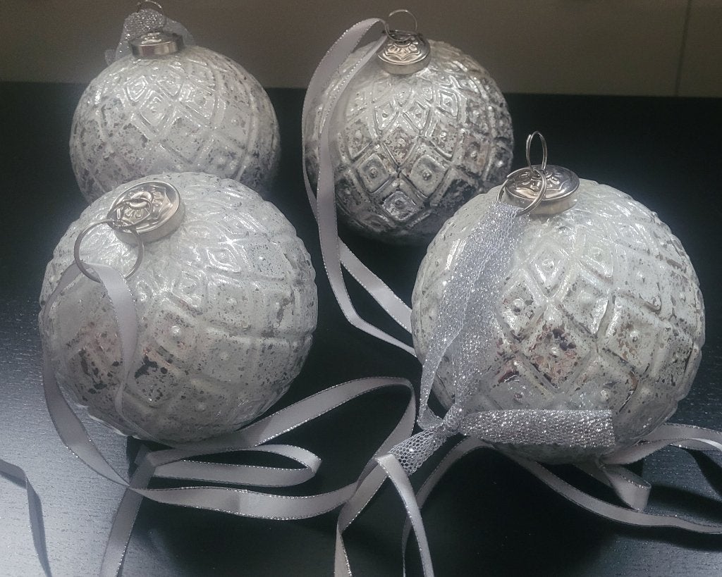 4x Kerstballen zilverkleurig, Ophalen, Zo goed als nieuw