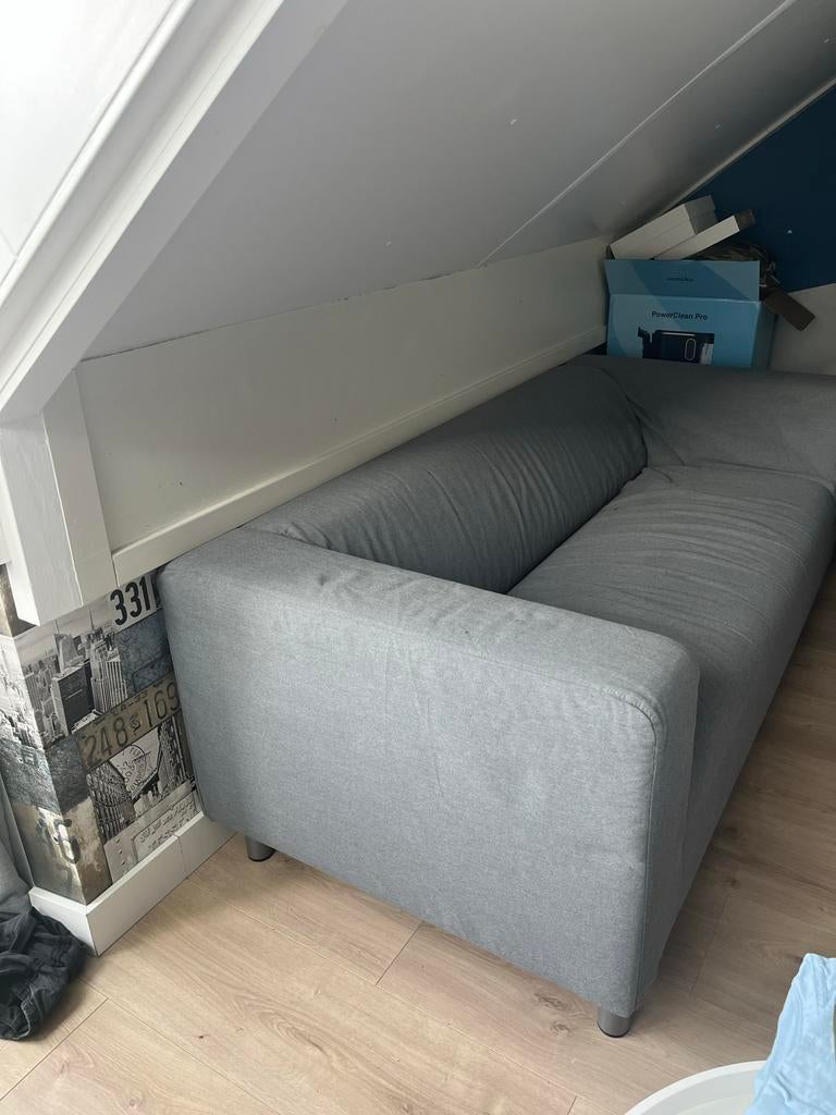 Grijze tweepersoonsbank - IKEA Klippan, Huis en Inrichting, Banken | Sofa's en Chaises Longues, Ophalen, Gebruikt, 150 tot 200 cm