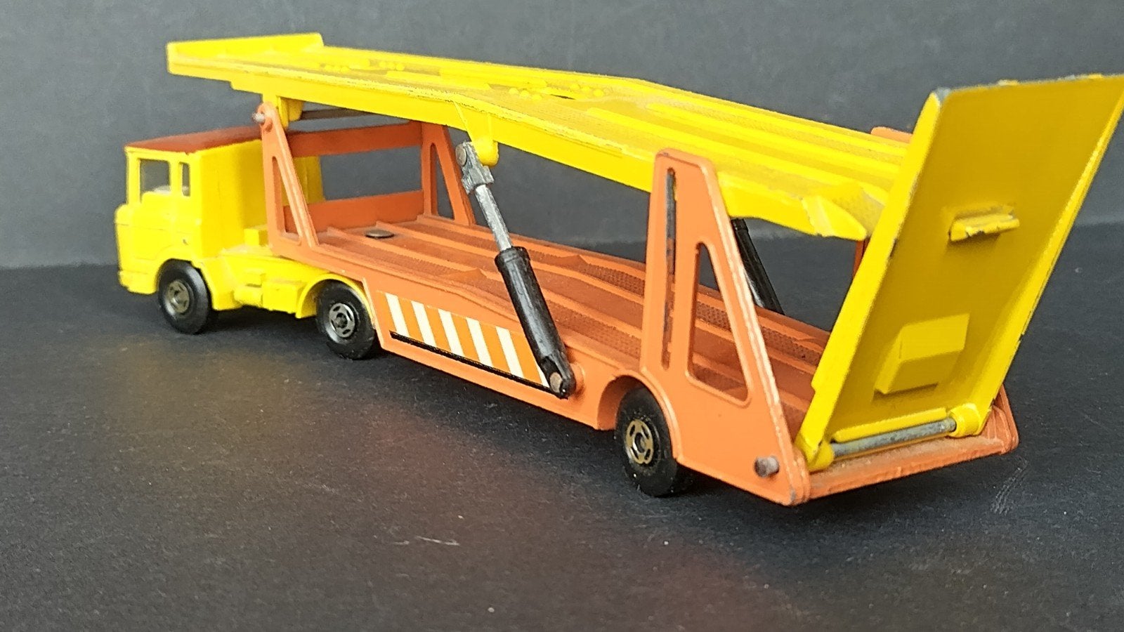 Daf 2000 Auto transporter 1:60 Matchbox Superkings Pol, Gebruikt, Verzenden, ., .