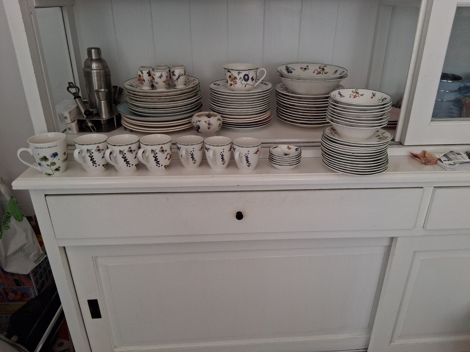 Compleet servies met bloemmotief - Zo goed als nieuw, Ophalen, Keramiek, Zo goed als nieuw, Overige stijlen
