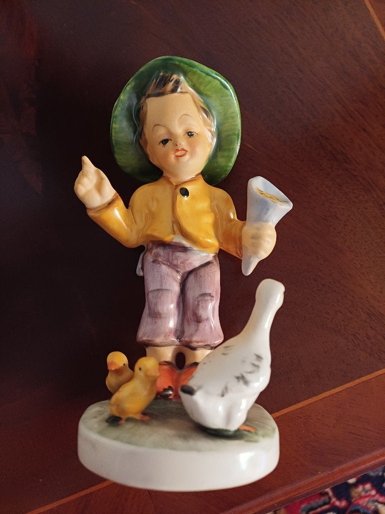 Vintage Friedel beeldje: Jongen met eenden en gans, Verzamelen, Beelden en Beeldjes, Ophalen of Verzenden, Zo goed als nieuw, Overige typen