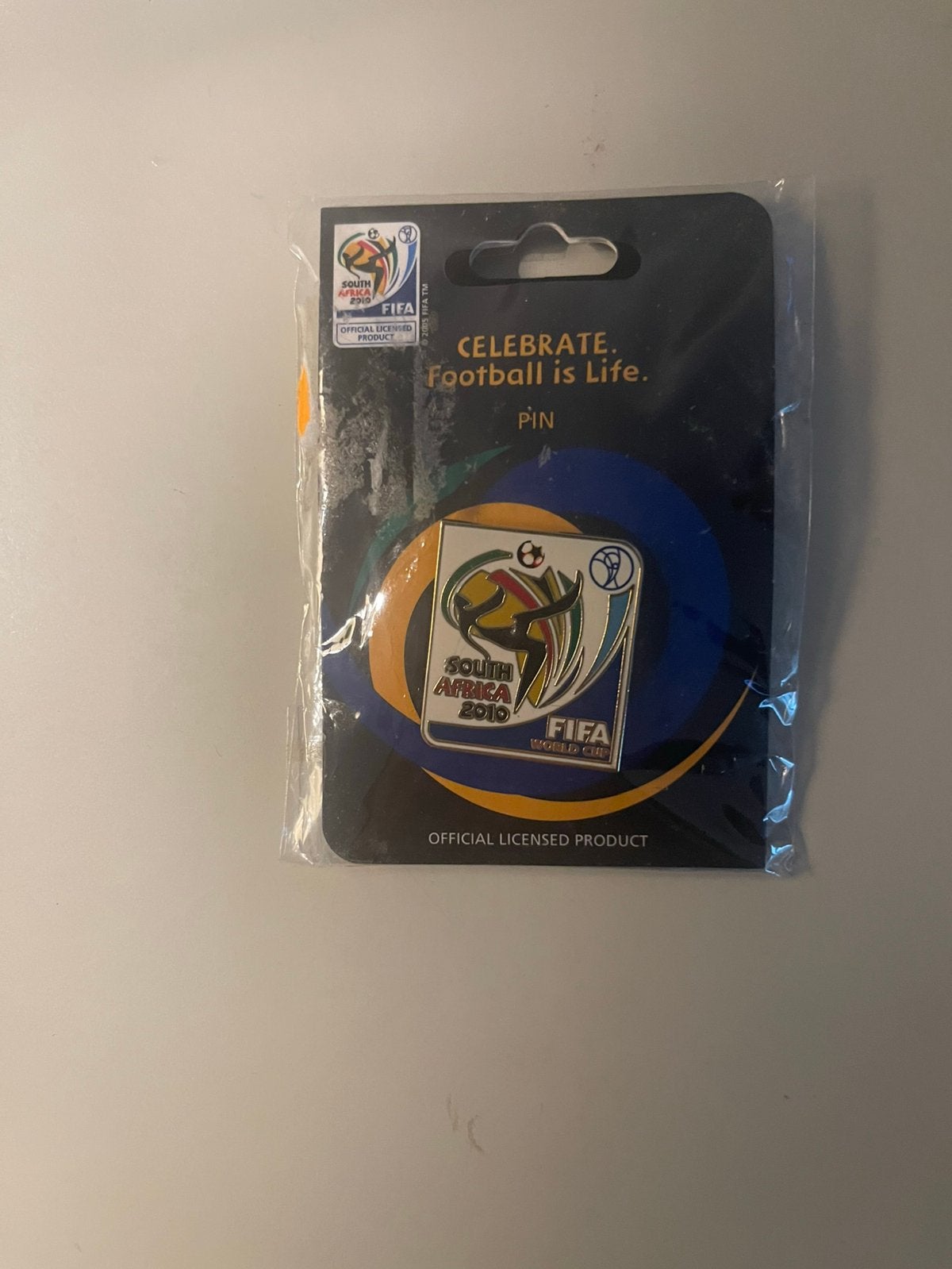 Pin van AFRICA 2010. football, Verzamelen, Speldjes, Pins en Buttons, Ophalen of Verzenden, Nieuw, Sport