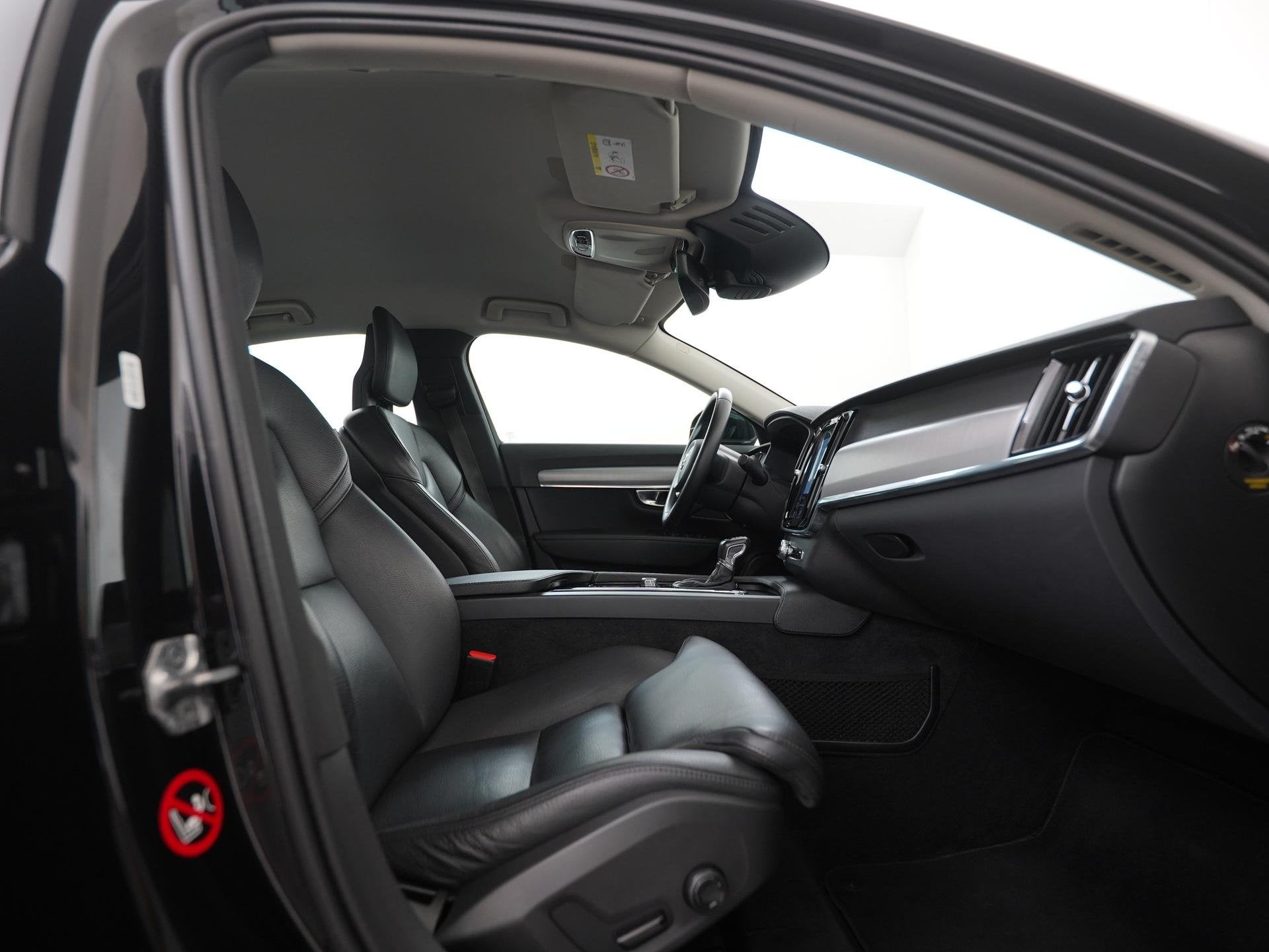 Volvo S90 2.0 T4 Momentum+ | Trekhaak | Leder | Carplay | St, Auto's, 12 maanden, 15 km/l, Euro 6, Zwart