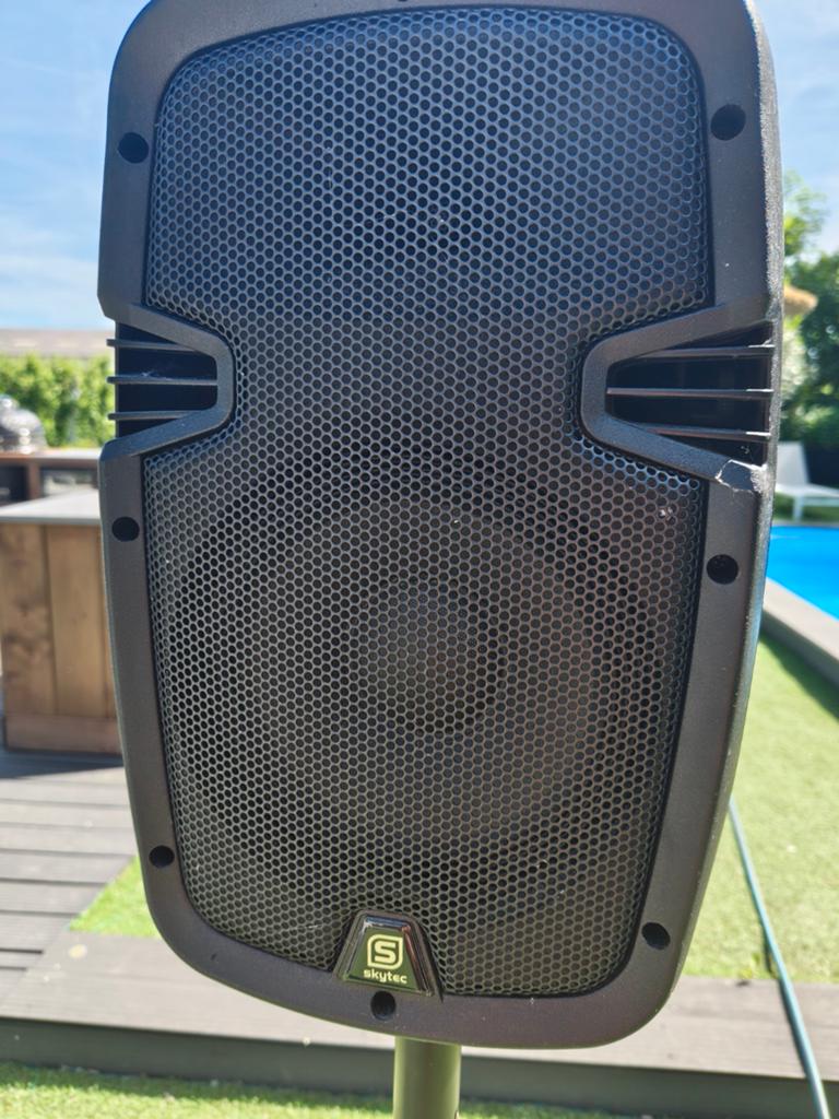 2 st. Skytec box op statief of los op te hangen, Gebruikt, 120 watt of meer, Front, Rear of Stereo speakers, Ophalen