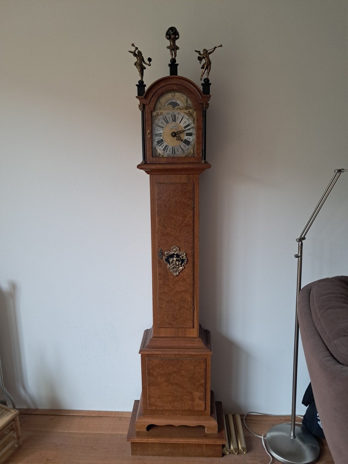 Staand horloge, Ophalen