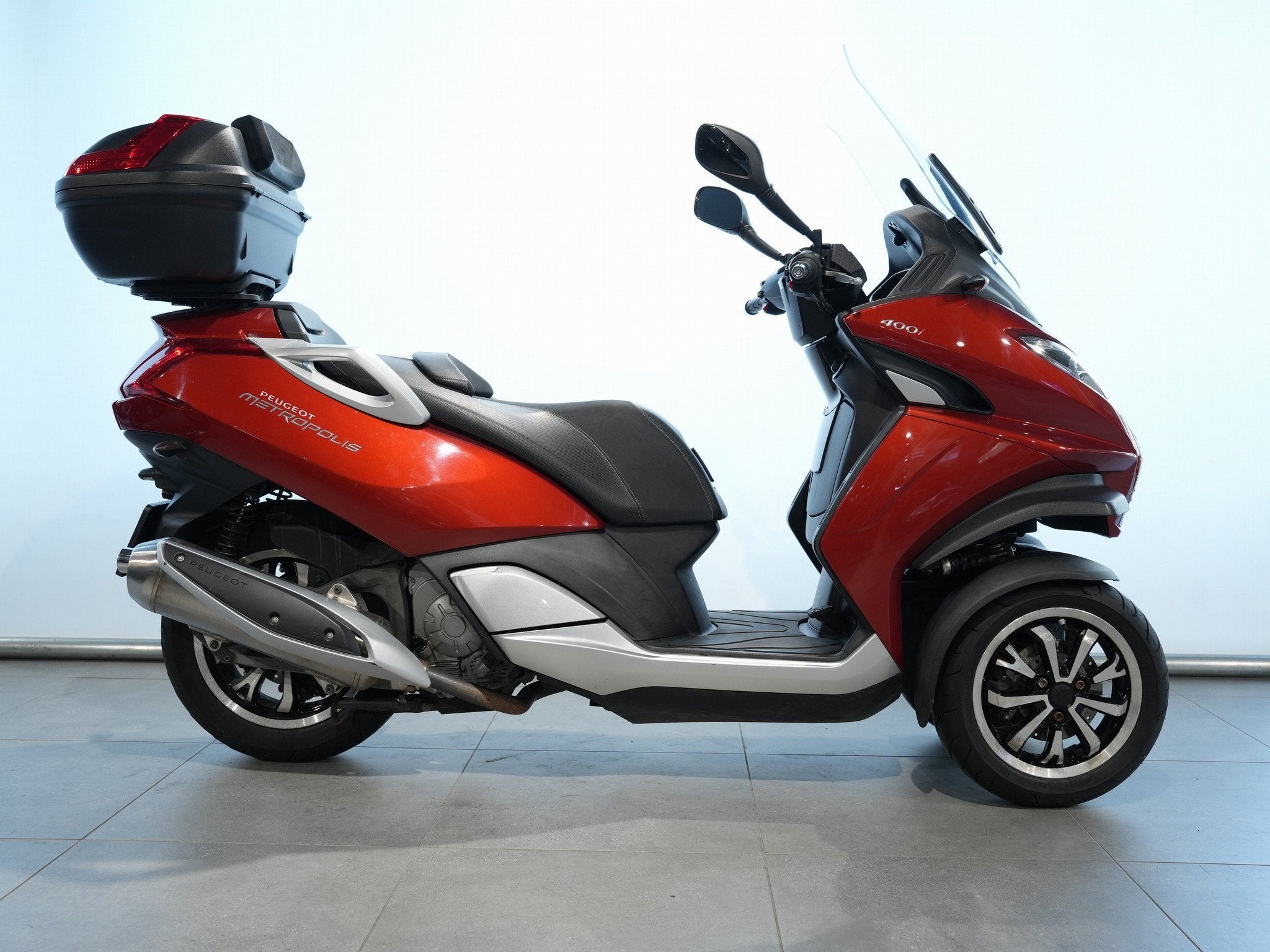 Peugeot METROPOLIS 400 (bj 2015), Motoren, Motoren | Overige merken, Bedrijf, Bonnetstraat 1
6718 XN  Ede, Overig, Info@peugeotscooters.nl