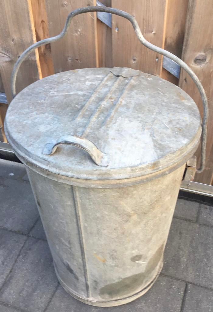 ZINKEN PRULLENBAK / AFVALBAK UIT HELMOND, Gebruikt, 40 liter of meer, Ophalen of Verzenden, Metaal