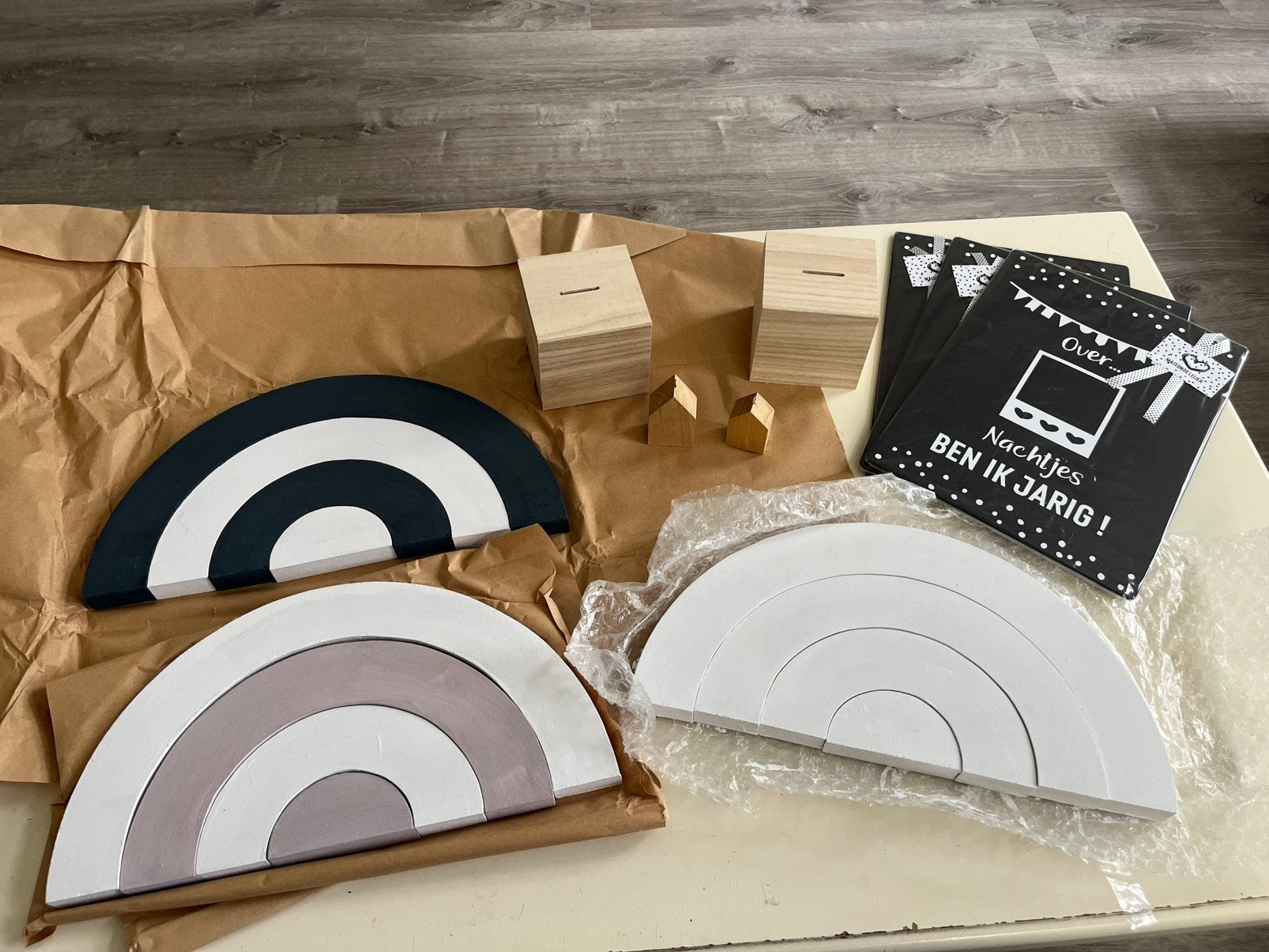 Houten pakket personaliseren kubus spaarpotten regenbogen, Verzamelen, Spaarpotten, Ophalen of Verzenden, Nieuw, Overige thema's