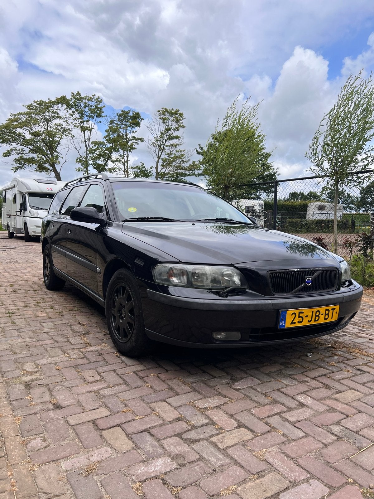 Volvo V70 2.4 170PK AUT 2002 Zwart, Auto's, 1800 kg, Zwart, Stationwagon, Particulier