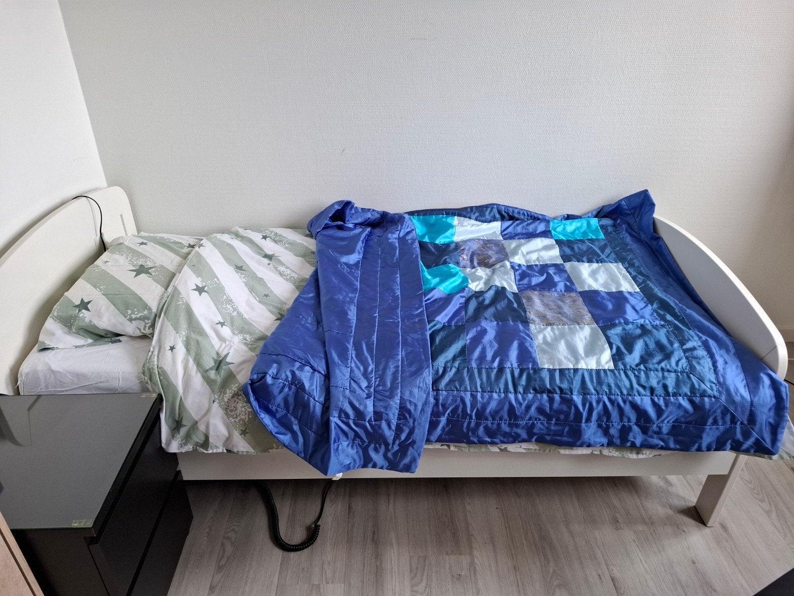 Eenpersoonsbed met electrische lattenbodem, Ophalen, 90 cm, Eenpersoons, Wit
