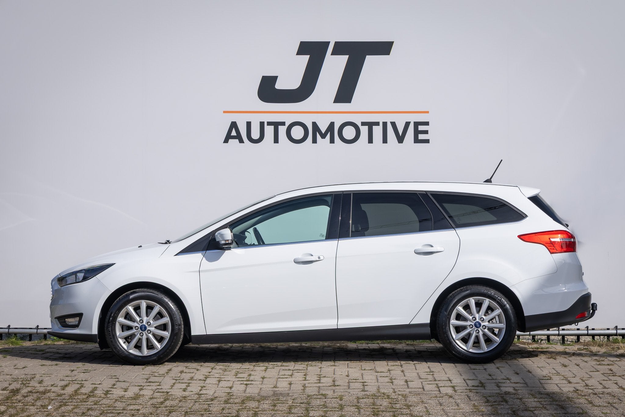 Ford Focus 1.5 Titanium NlAuto Trekhaak | Stoelverwarming |, Euro 6, 4 cilinders, Wit, Origineel Nederlands