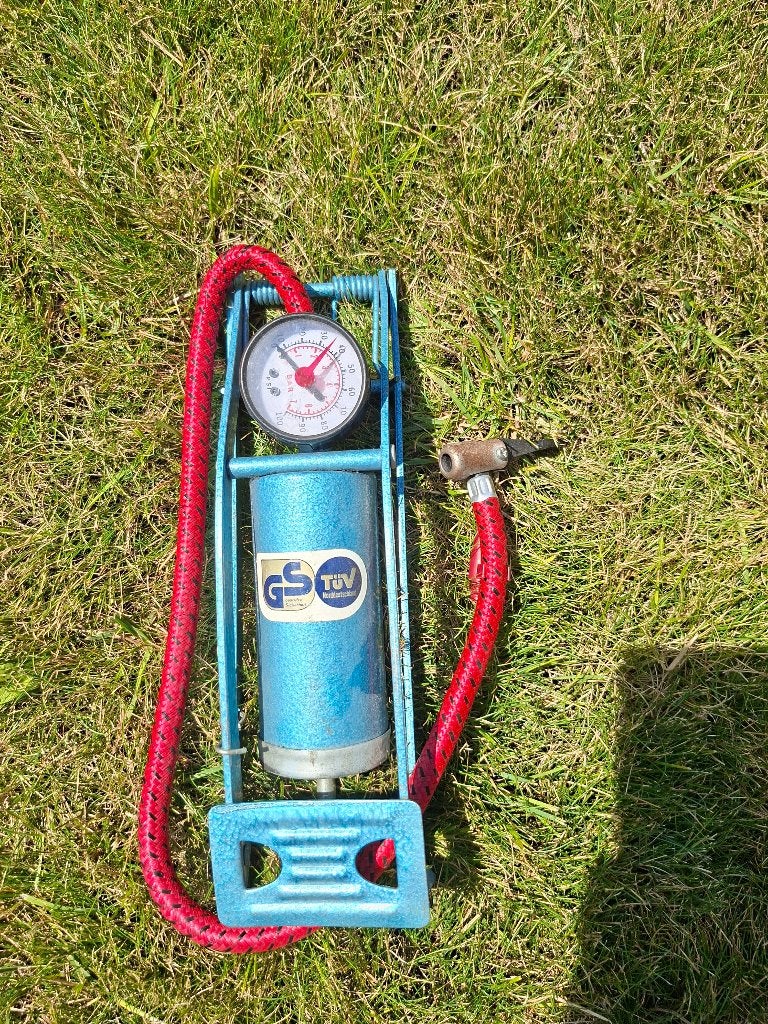 Voetpomp met manometer - Handig en compact, Ophalen, Gebruikt, Handmatig