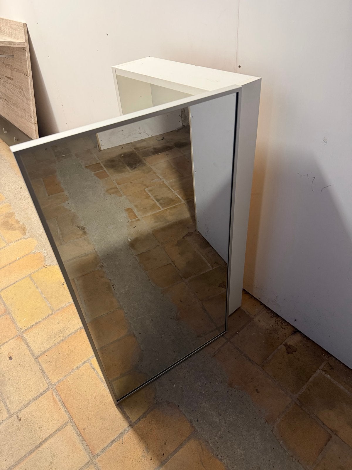 Degelijke badkamerkast met geïntegreerde spiegeldeur, Huis en Inrichting, Spiegelkast, Zo goed als nieuw, 25 tot 50 cm, 50 tot 100 cm