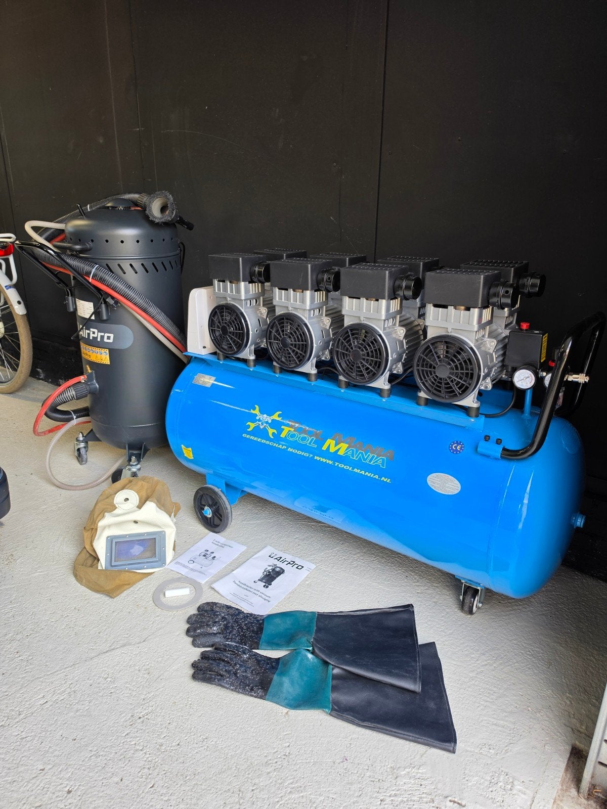 Compressor & Straalketel met toebehoren, Doe-het-zelf en Verbouw, Compressors, Ophalen, 800 liter/min of meer, Zo goed als nieuw