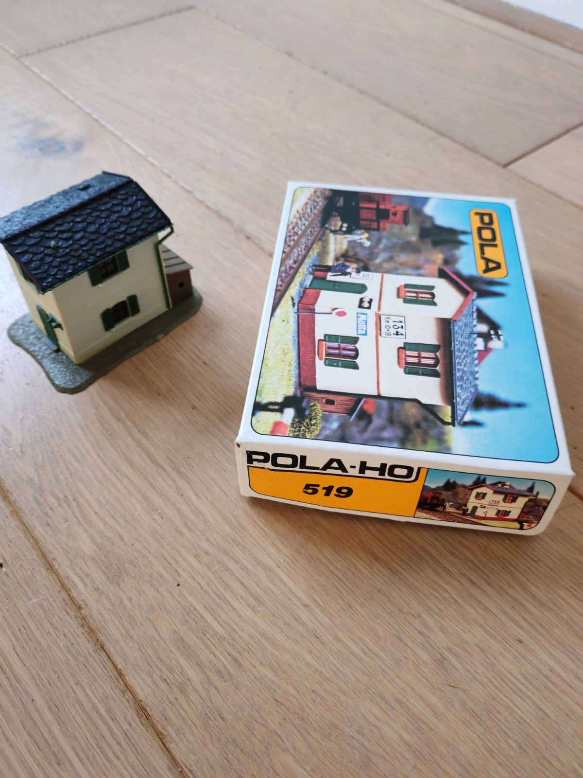 Pola-HO Modelhuisje 519 - Zo goed als nieuw, Hobby en Vrije tijd, Modeltreinen | H0, Ophalen of Verzenden, Zo goed als nieuw, Brug, Tunnel of Gebouw