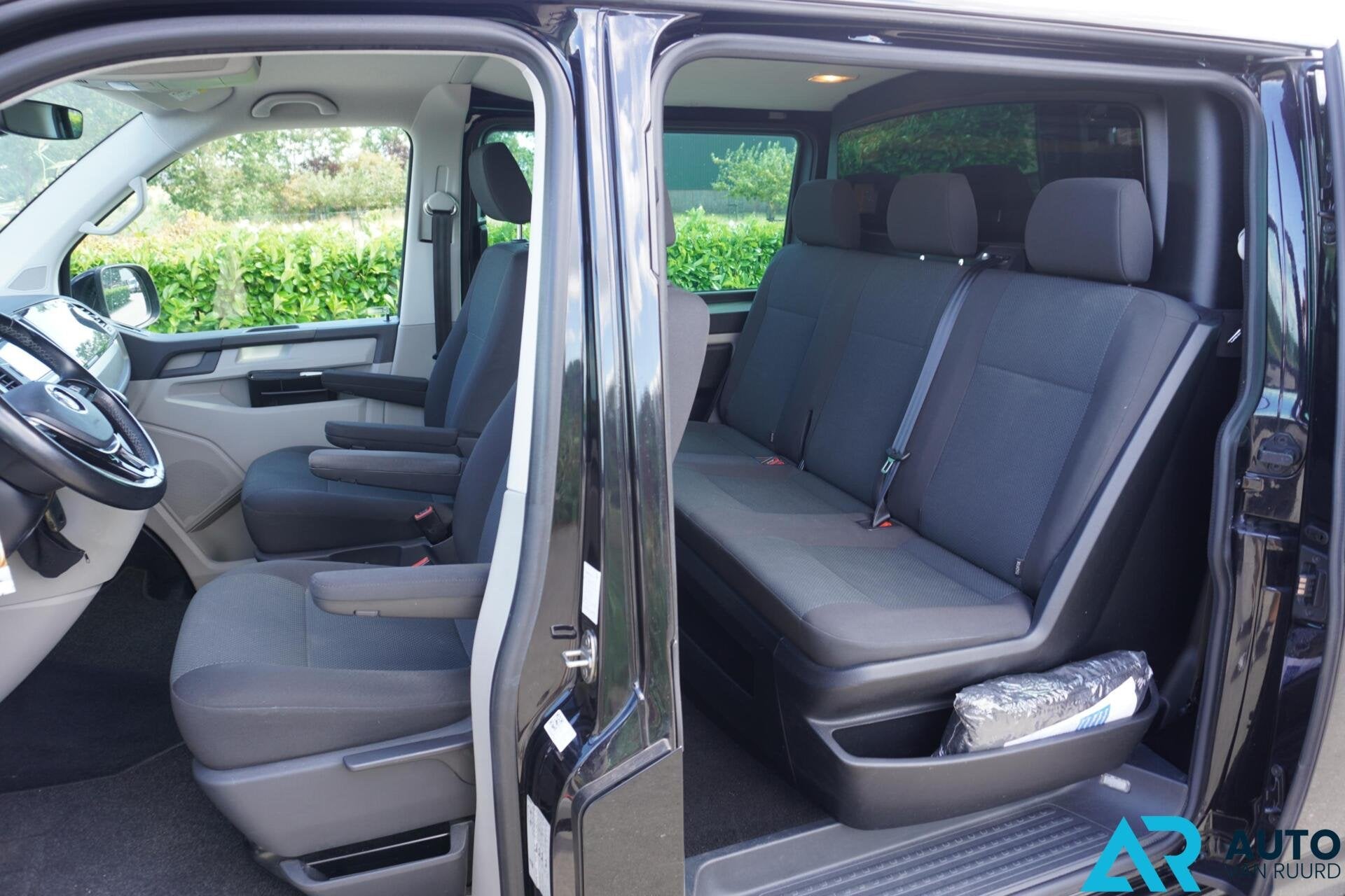 Volkswagen Transporter 2.0 TDI L2H1 DC * LED * MARGE * LUXE, Stof, Gebruikt, 4 cilinders, 150 pk