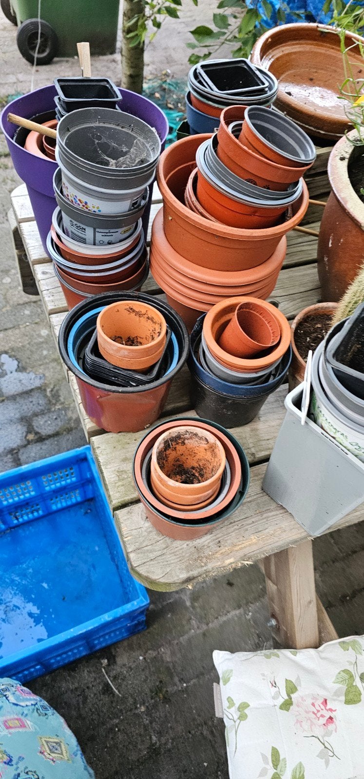Diverse bloempotten en plantenbakken, Kunststof, Gebruikt, Rond, Minder dan 40 cm