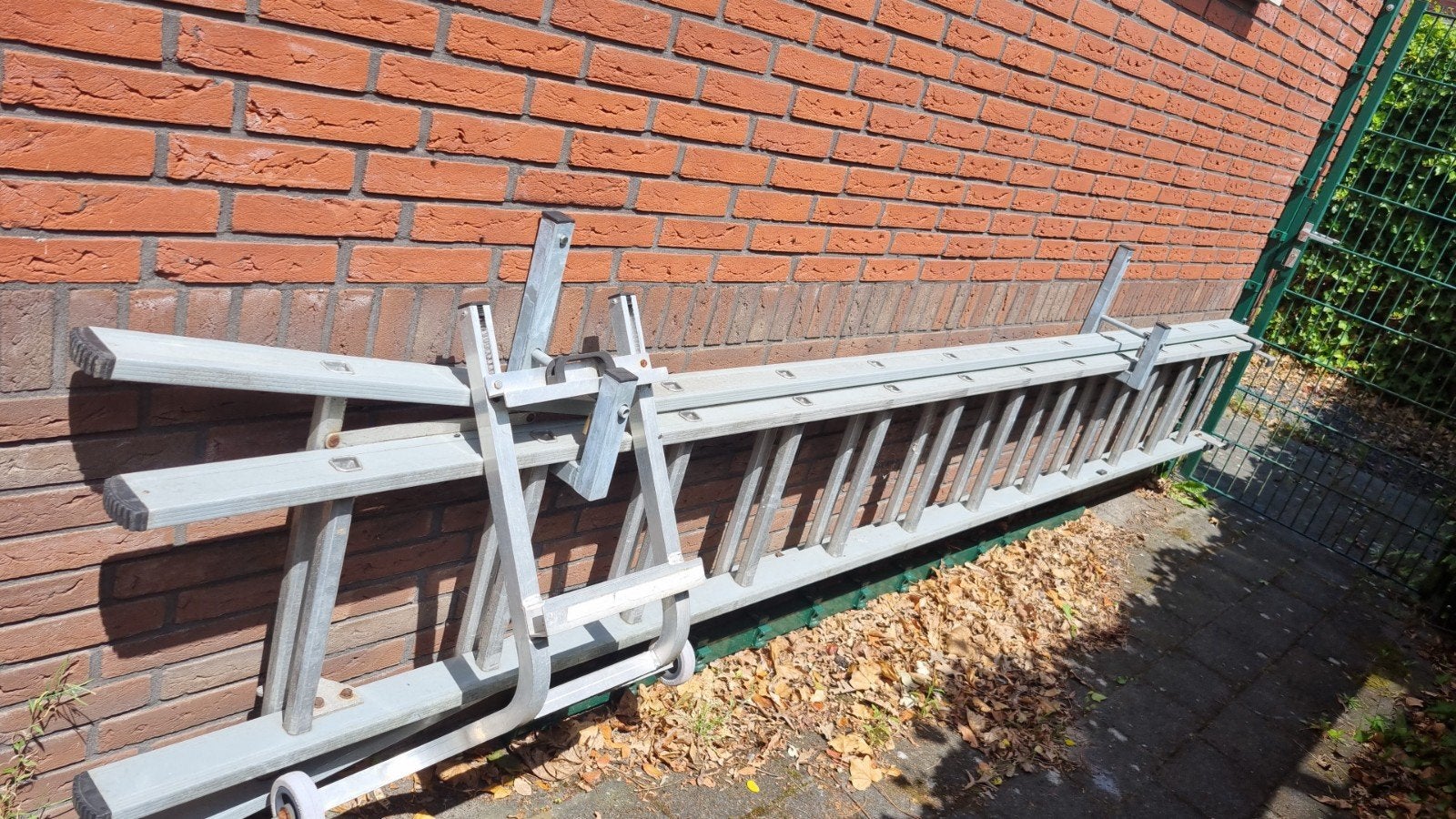 Dirks Uitschuifladder - 2x 12 sporten (4m) met afstandhouder, Doe-het-zelf en Verbouw, Ladders en Trappen, Ophalen, Gebruikt, Ladder