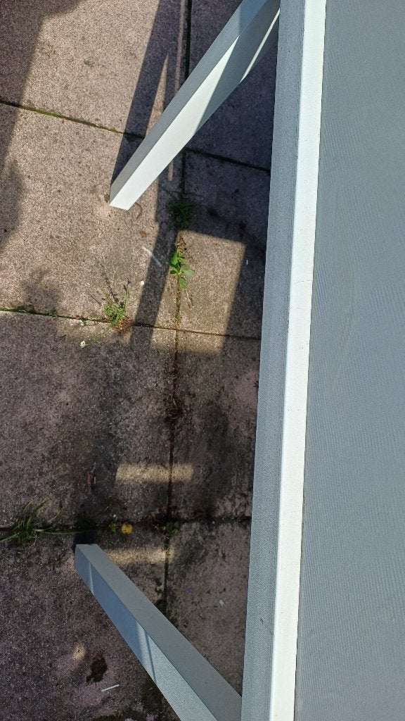 Foto 4 van Gebruikte Tuintafel ijzer en gehard glas