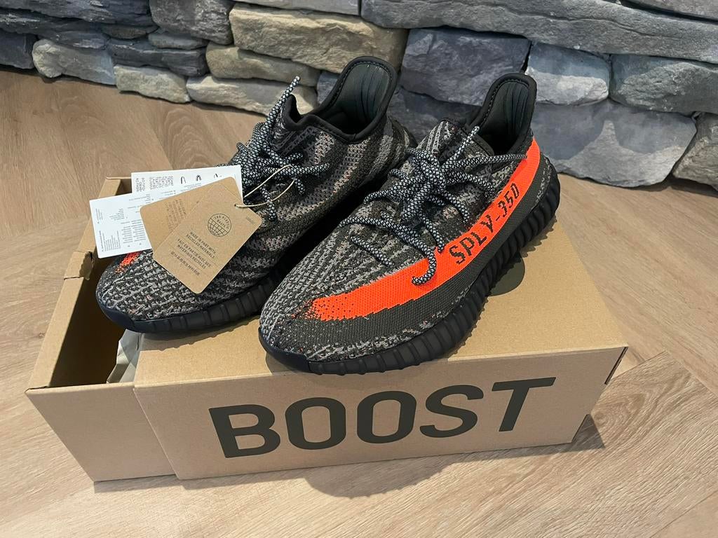 Yeezy boost 350 v2 Carbon beluga, Kleding | Heren, Schoenen, Ophalen of Verzenden, Nieuw, Zwart, Sneakers of Gympen