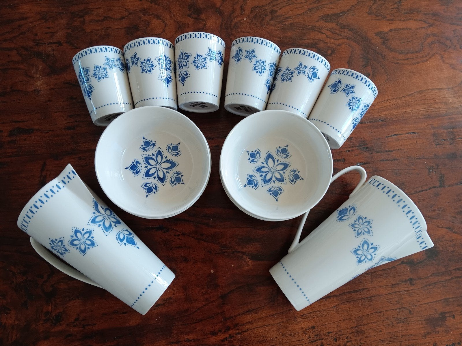 Hema Return to Sender servies - 6 mokken, 6 kommen, 2 kannen, Ophalen, Hema, Mok, Zo goed als nieuw