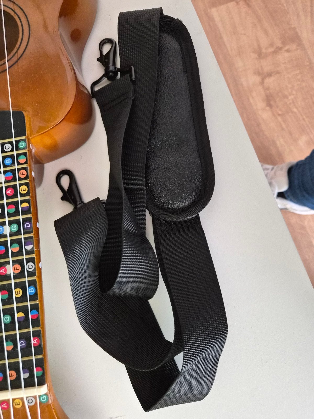 Ukelele met stemmer en draagband, Ophalen, Gebruikt, Ukelele