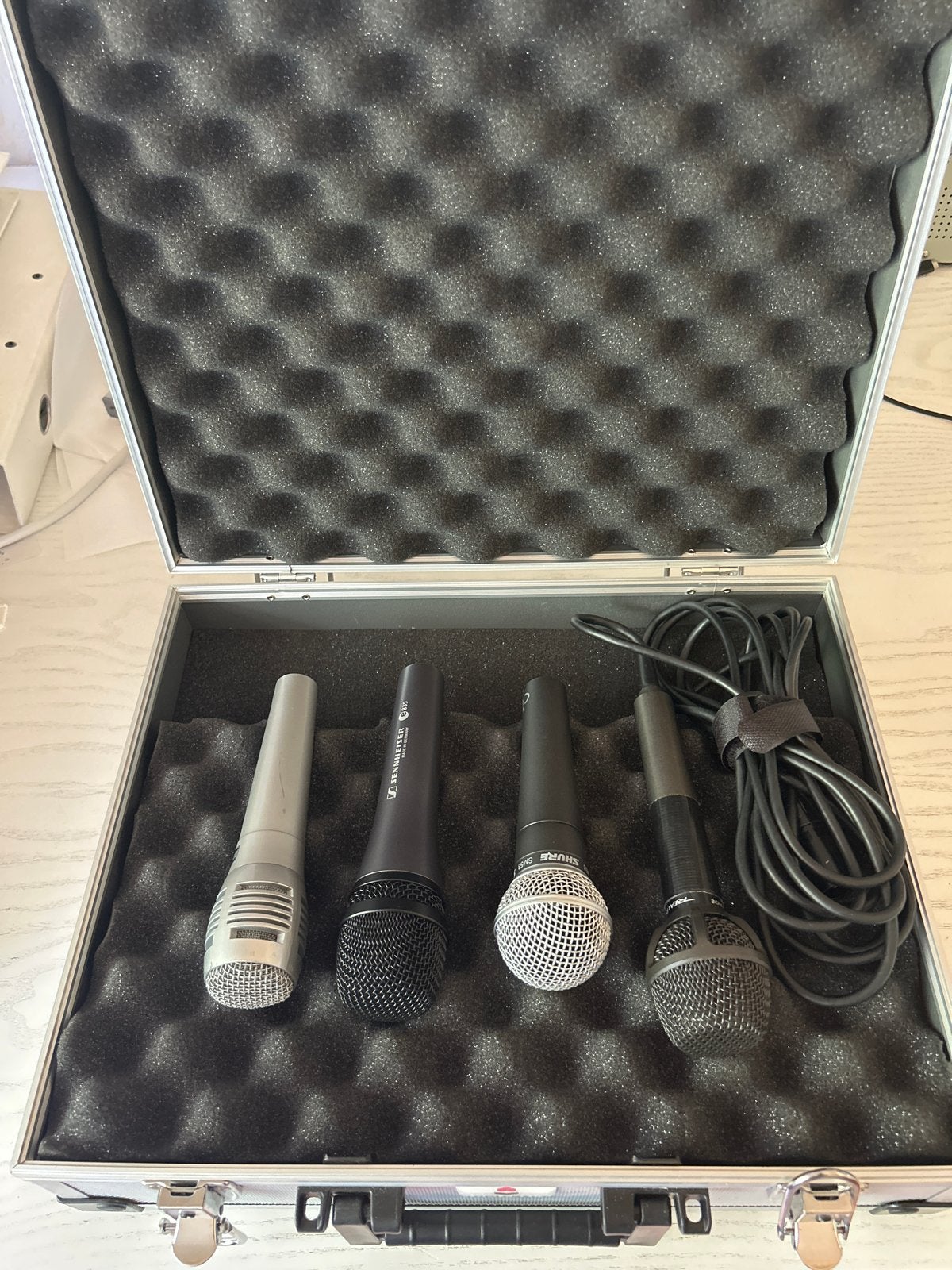 Microfoonset: Sennheiser, Shure, MT Logic, Realistic, Muziek en Instrumenten, Ophalen, Gebruikt, Zangmicrofoon