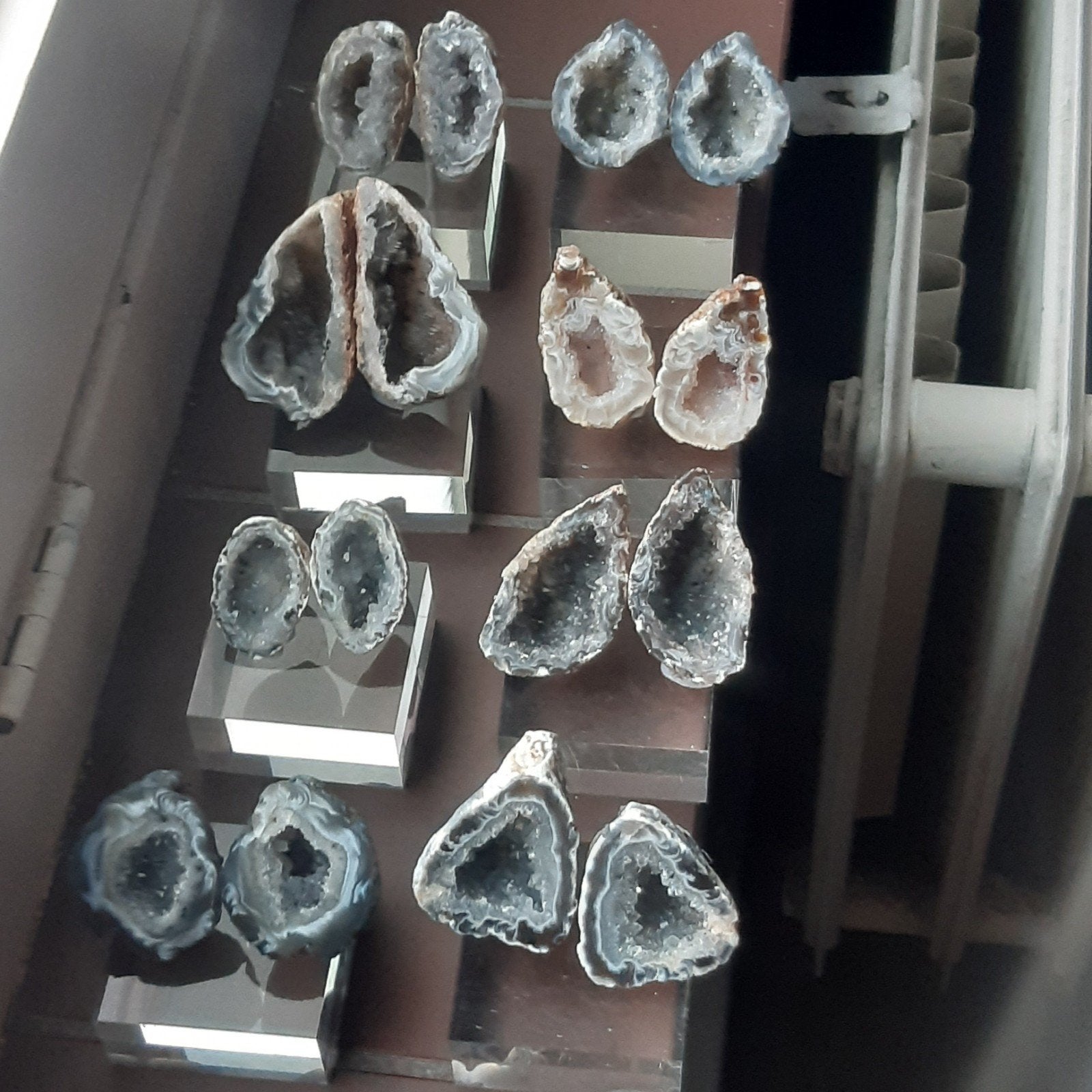 Ocos Geode op standaard uit Brazilië - 8 stuks, Verzamelen, Verzenden, Mineraal