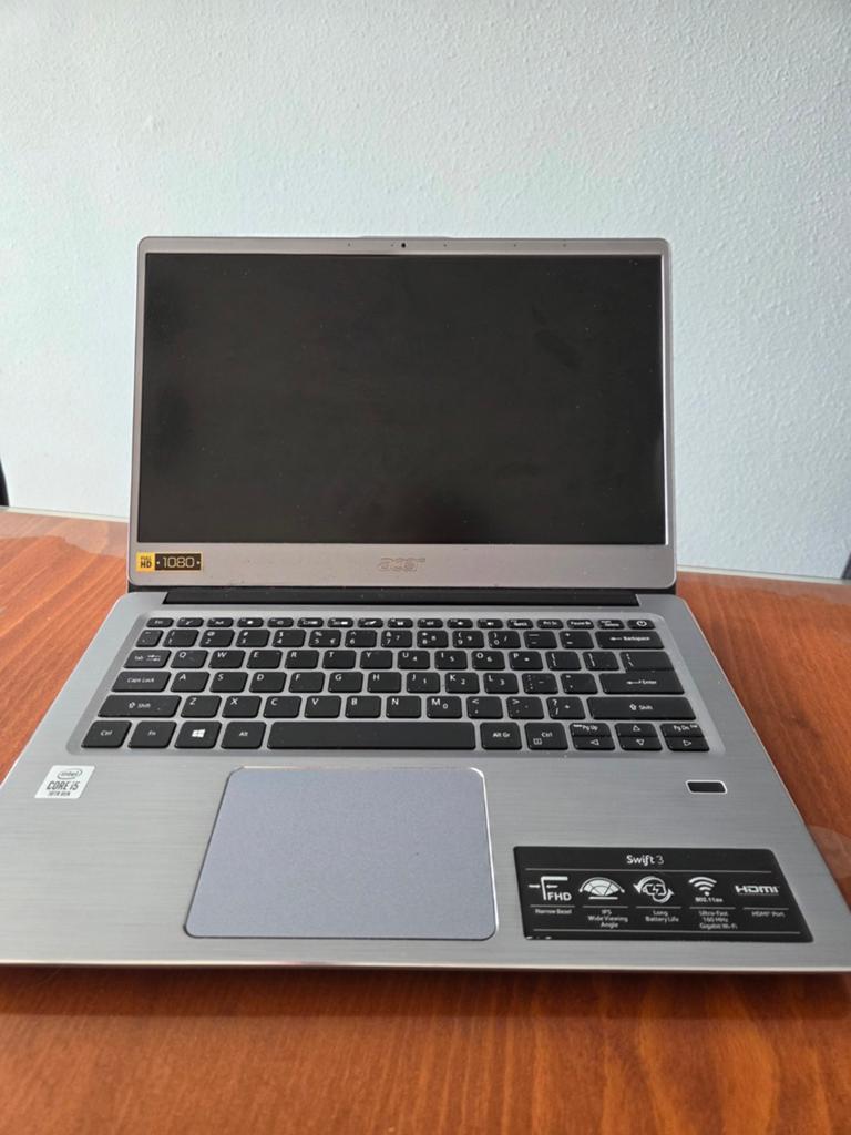 Acer Swift 3 SF314-58. Defect voor onderdelen., Computers en Software, Ophalen, 2 tot 3 Ghz, Qwerty, 14 inch