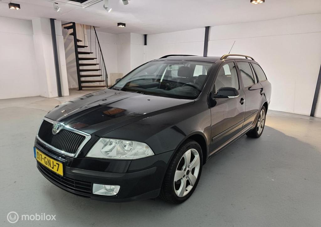 Skoda Octavia Combi 1.6 FSI Ambiente Attractive Business, Auto's, Voorwielaandrijving, 15 km/l, Gebruikt, 4 cilinders