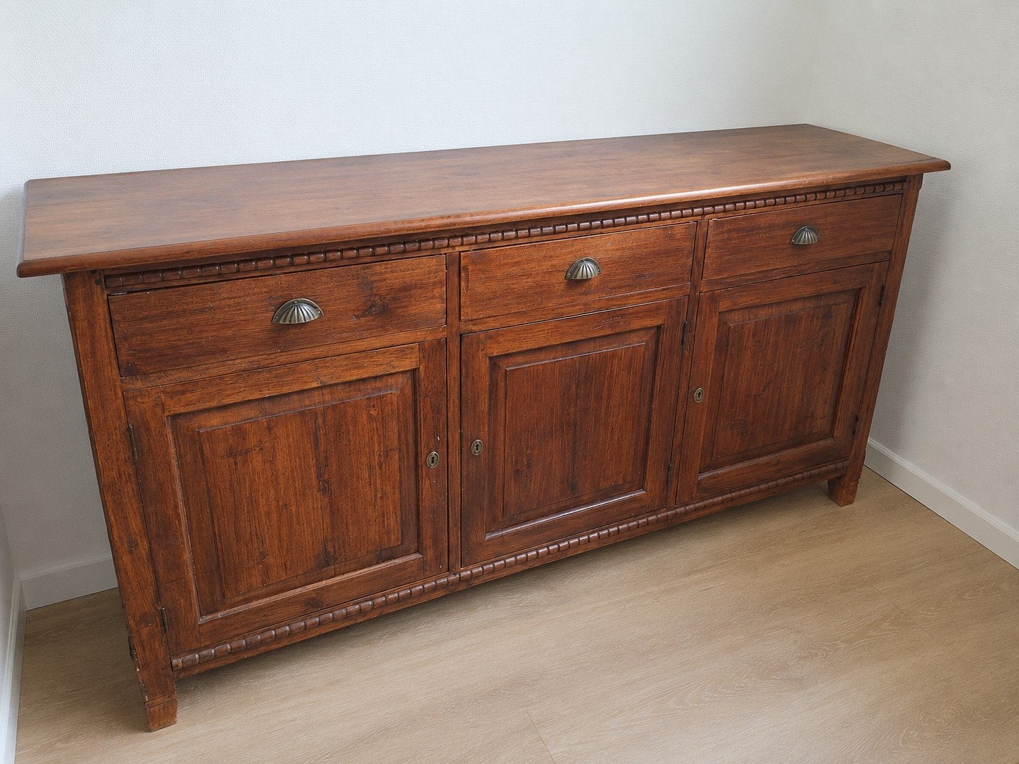 Antiek houten dressoir met 3 lades en 3 deuren, Antiek en Kunst, Ophalen