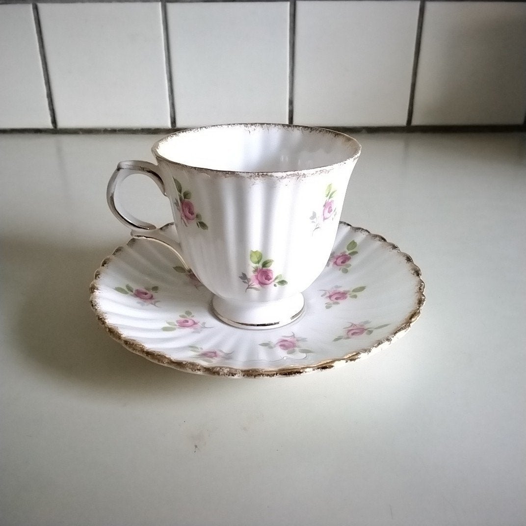 Royal stafford  " rosebud" kop en schotel, Huis en Inrichting, Keuken | Servies, Ophalen of Verzenden, Zo goed als nieuw, Overige stijlen