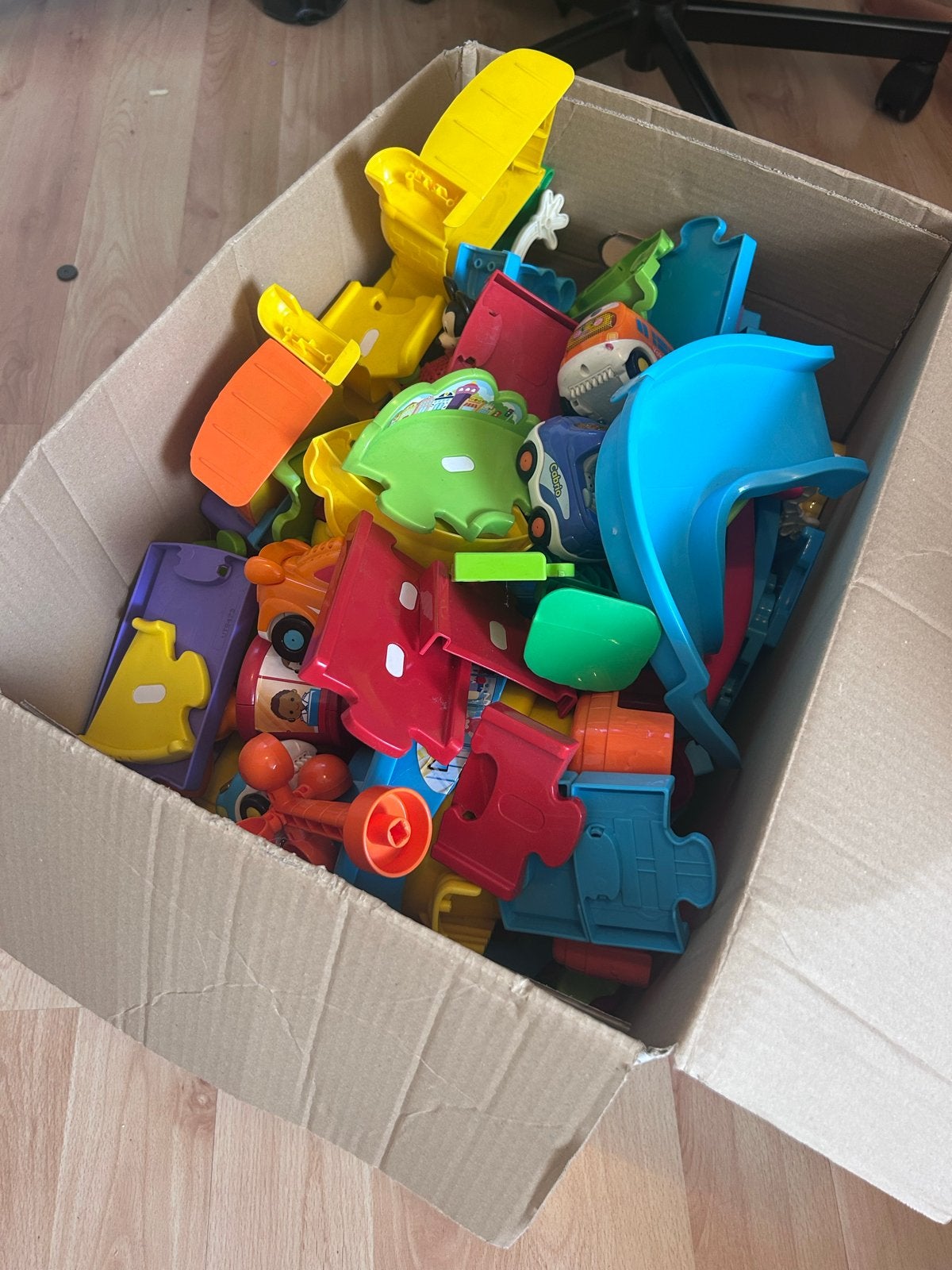 Grote doos V-tech Toet Toet Auto's met veel onderdelen, Ophalen, Gebruikt, 2 tot 4 jaar