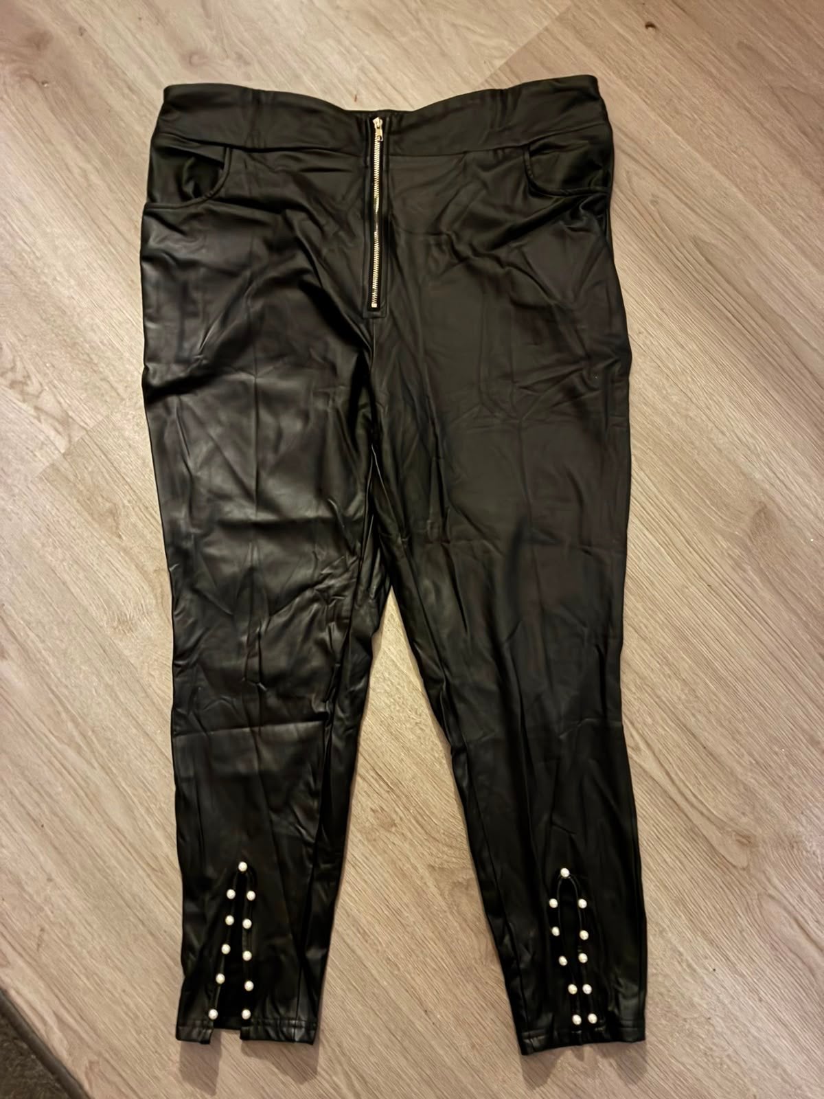 Zwarte leren broek met parels, Kleding | Dames, Maat 38/40 (M), Zwart, Ophalen of Verzenden, Zo goed als nieuw