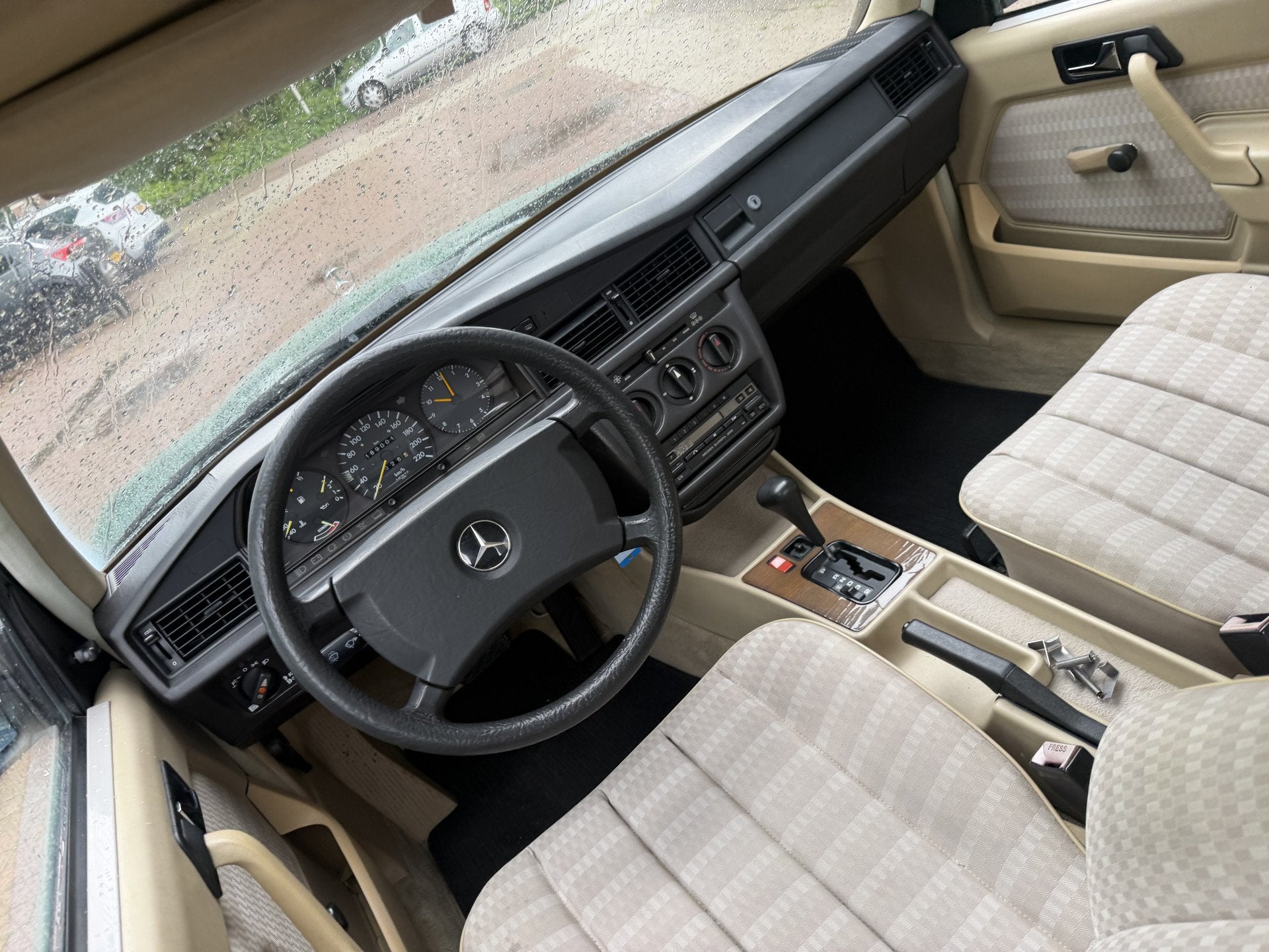 Mercedes-Benz 190 2.0 Bj 1988 Automaat Uniek Schuurvonds moe, foto 8