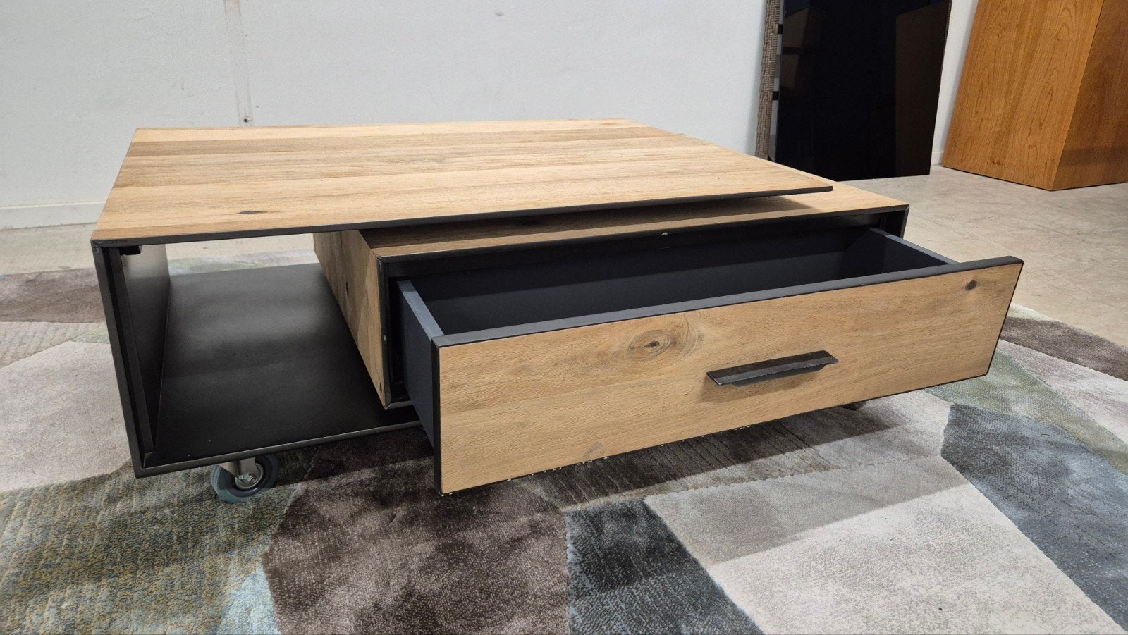 prachtige houten salontafel direct beschikbaar, Modern design, 100 tot 150 cm, Zo goed als nieuw, Grenenhout