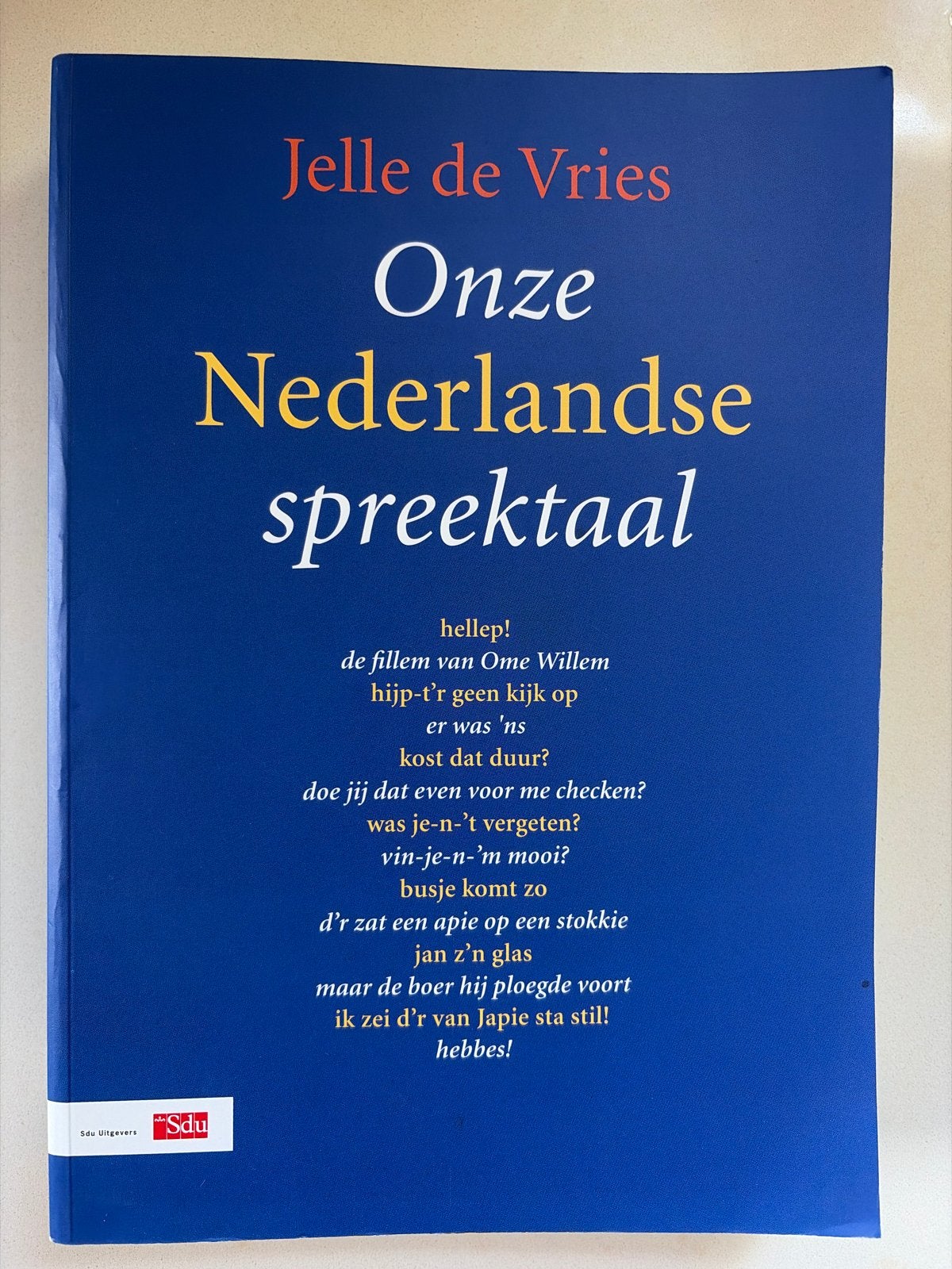 Onze Nederlandse spreektaal - Jelle de Vries, Boeken, Ophalen of Verzenden, Zo goed als nieuw