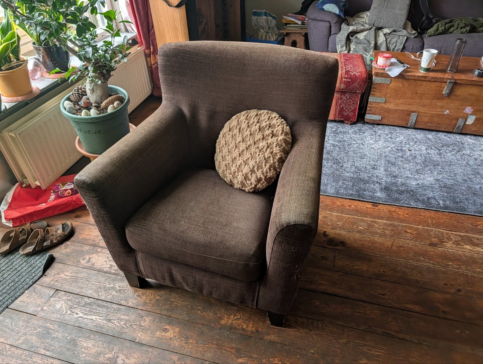 Comfortabele bruine fauteuil - 2e hands, Ophalen, Minder dan 75 cm, Tijdloos, Modern, Zo goed als nieuw