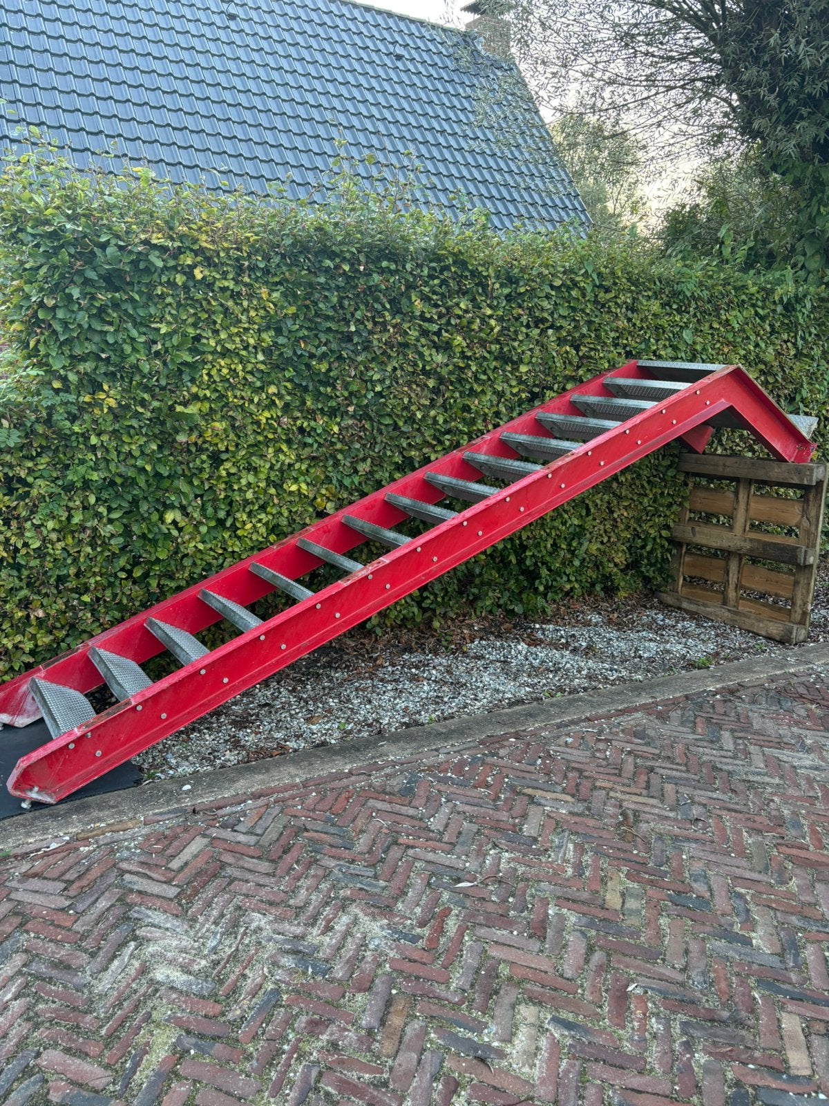Mooie stalen trap, rvs treden, Doe-het-zelf en Verbouw, Ophalen, Zo goed als nieuw, 2 tot 4 meter