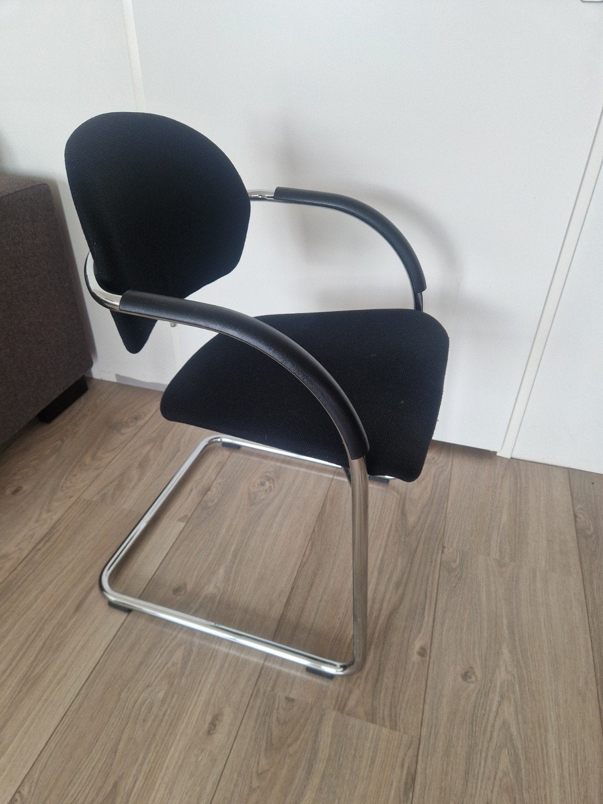 7 eetkamerstoelen, 5 goed, 2 met losse rugleuning, Huis en Inrichting, Stoelen, Ophalen, Gebruikt, Zwart, Stof