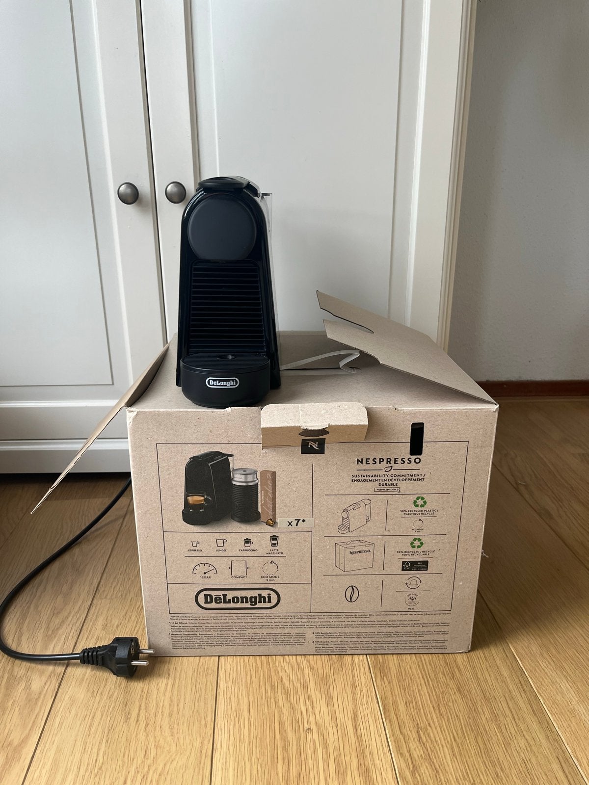 Nespresso De'Longhi Essenza Mini Koffiezetapparaat Zwart, Witgoed en Apparatuur, Koffiezetapparaten, Koffiepads en cups, Espresso apparaat