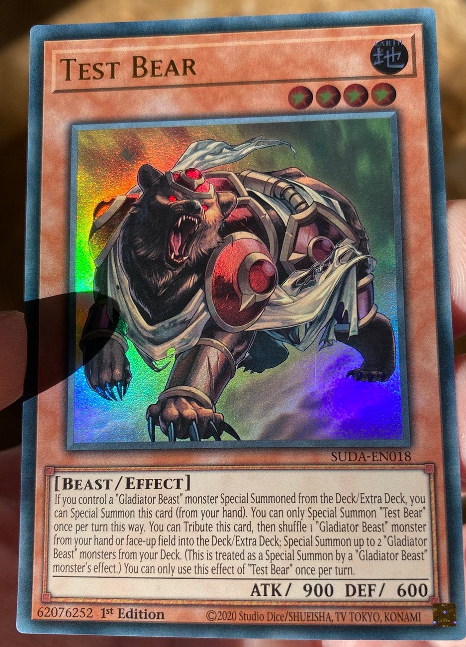Yu-Gi-Oh! test Bear Gladiator SUDA 1st Edition !, Ophalen of Verzenden, Zo goed als nieuw, Losse kaart, Foil