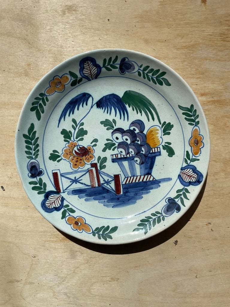 Antiek Delfts Blauw Bord met Bloemen en Fruit, Ophalen of Verzenden