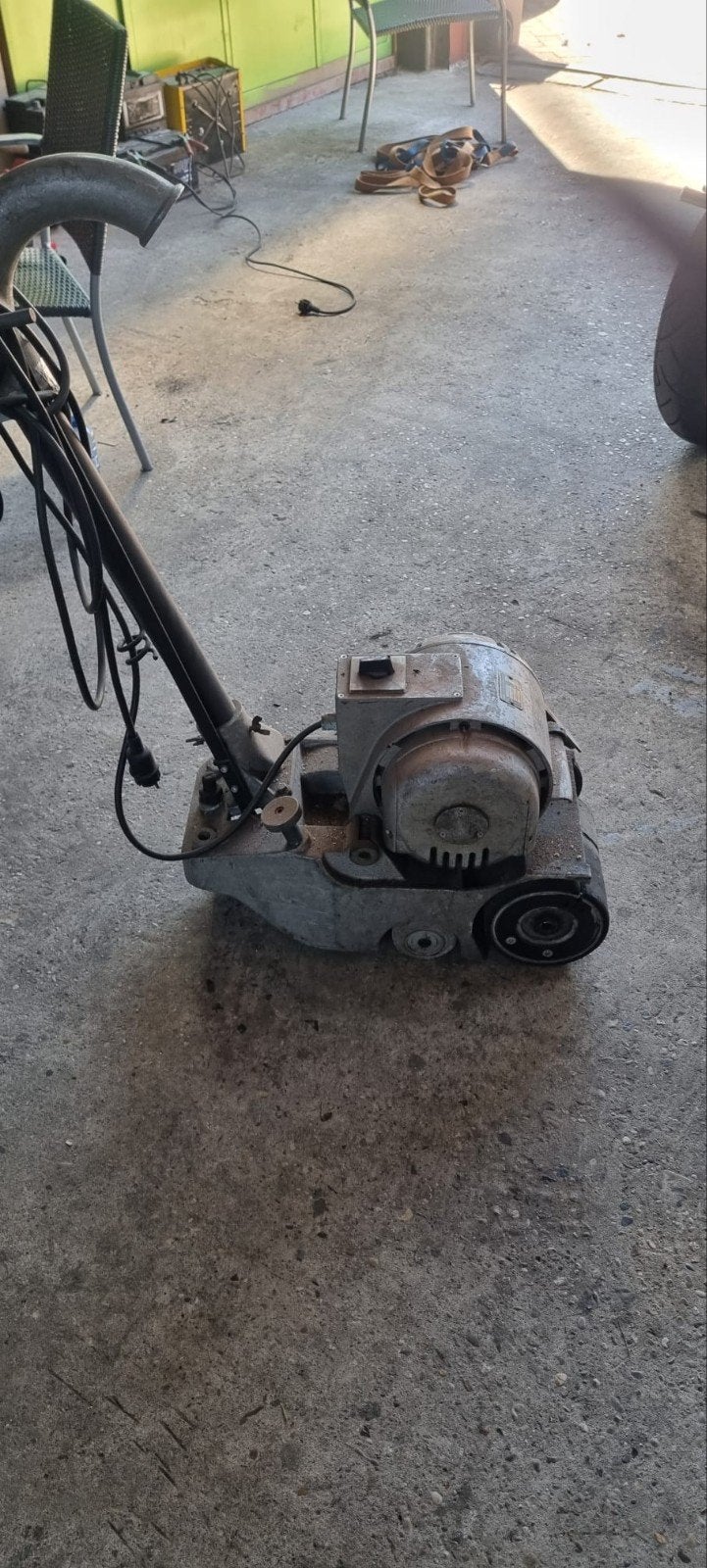 Robuuste professionele bandschuurmachine, Doe-het-zelf en Verbouw, Gereedschap | Schuurmachines, Ophalen, Gebruikt, 1200 watt of meer