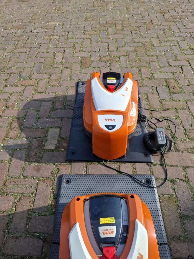 Stihl RMI 422.0 robot grasmaaier, Stihl, Gebruikt, Ophalen of Verzenden, Met regensensor