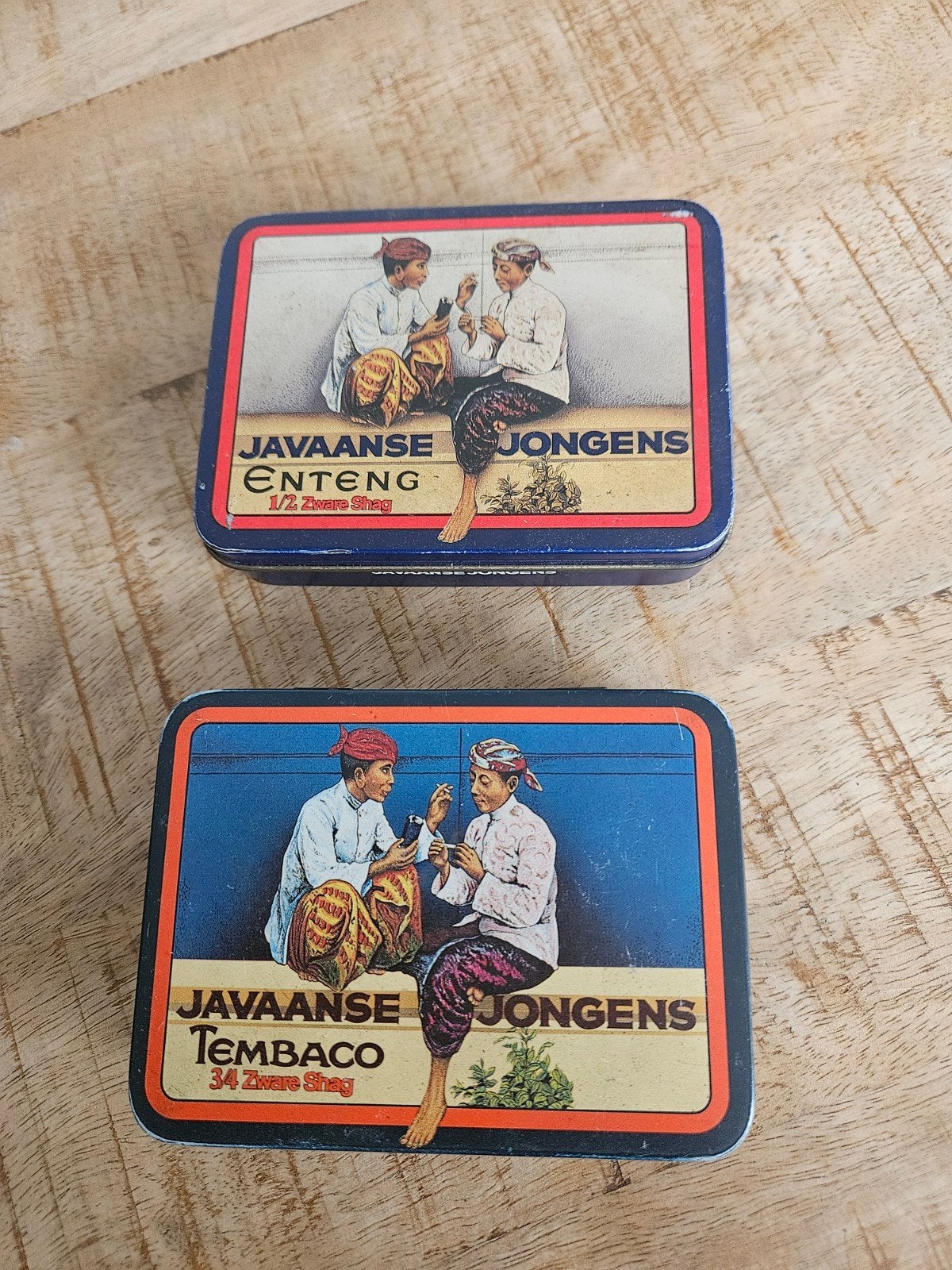 Twee vintage Javaanse Jongens tabaksblikjes, Ophalen of Verzenden