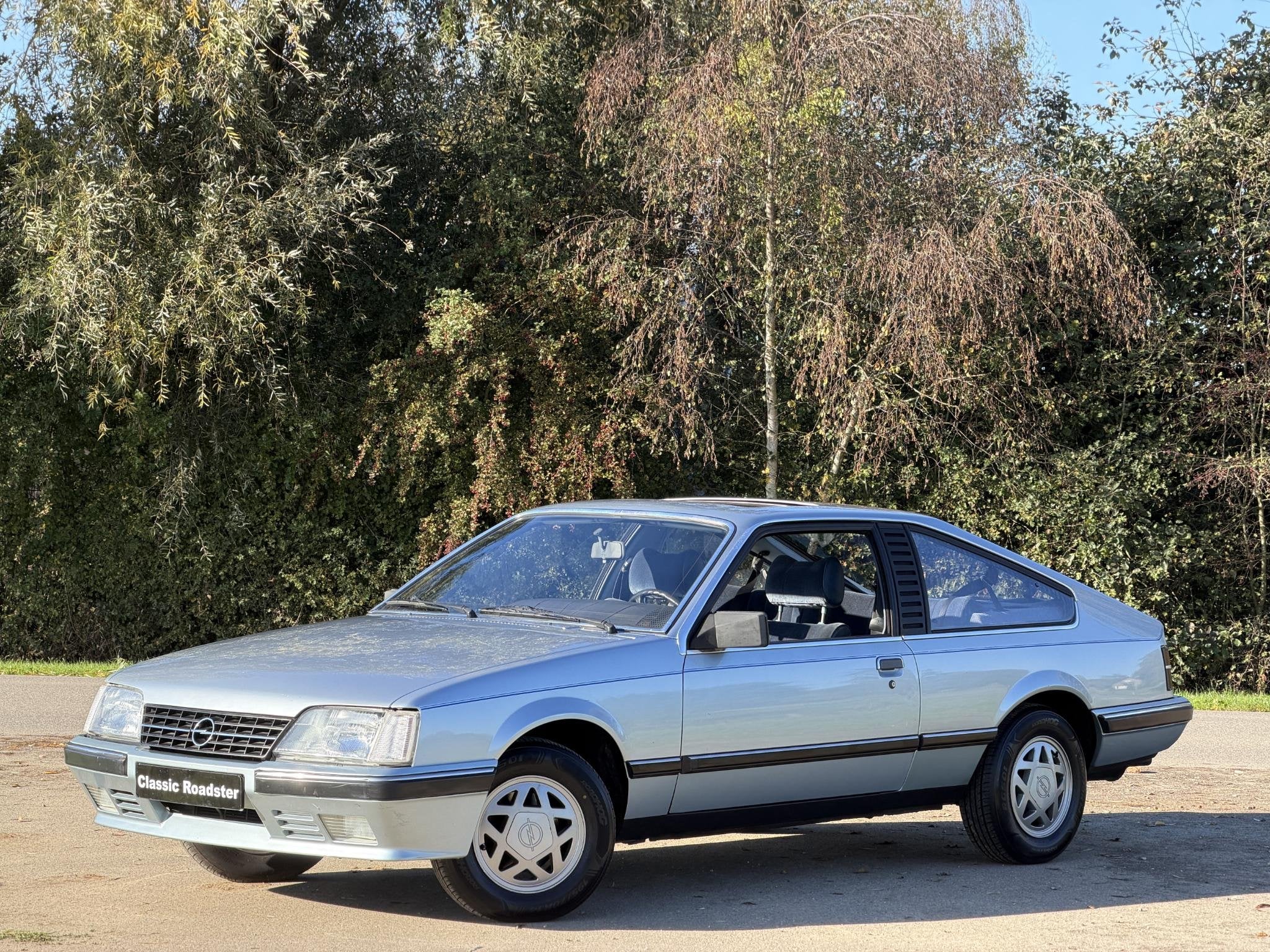 Opel Monza 2.5i, SCHUIFDAK, VELOURS BEKLEDING, Auto's, Overige modellen, Bedrijf, Handgeschakeld, 6 cilinders