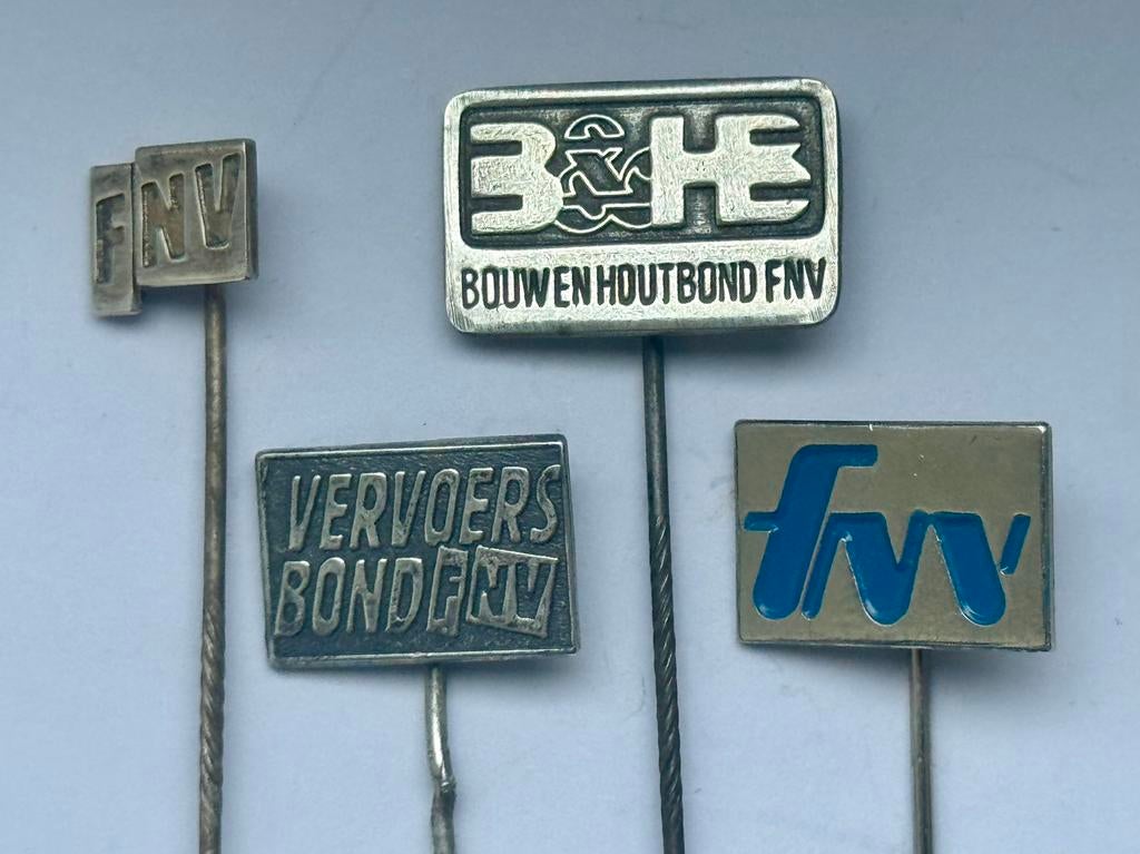 4 Metalen Spelden FNV, Ophalen of Verzenden, Zo goed als nieuw, Overige onderwerpen, Speldje of Pin