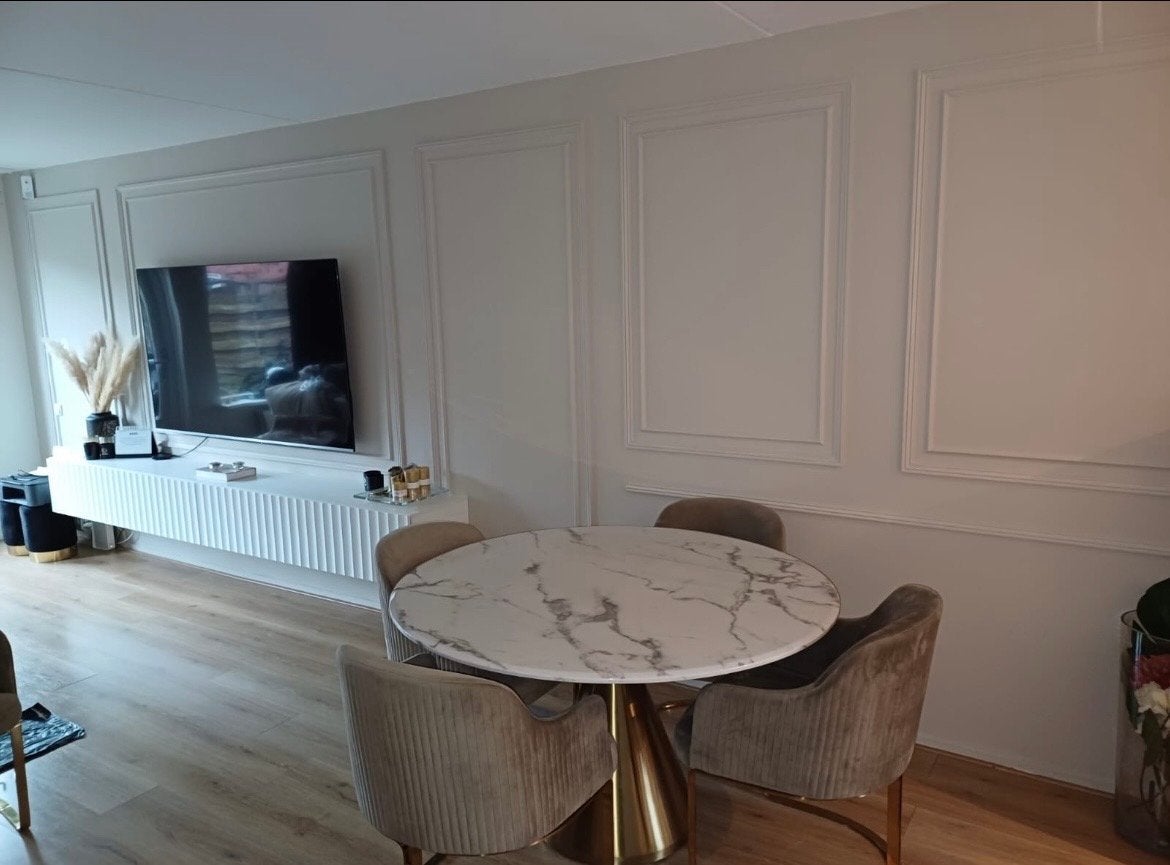 Moderne ronde eettafel met marmerlook en gouden voet, 100 tot 150 cm, Rond, Ophalen of Verzenden, Zo goed als nieuw